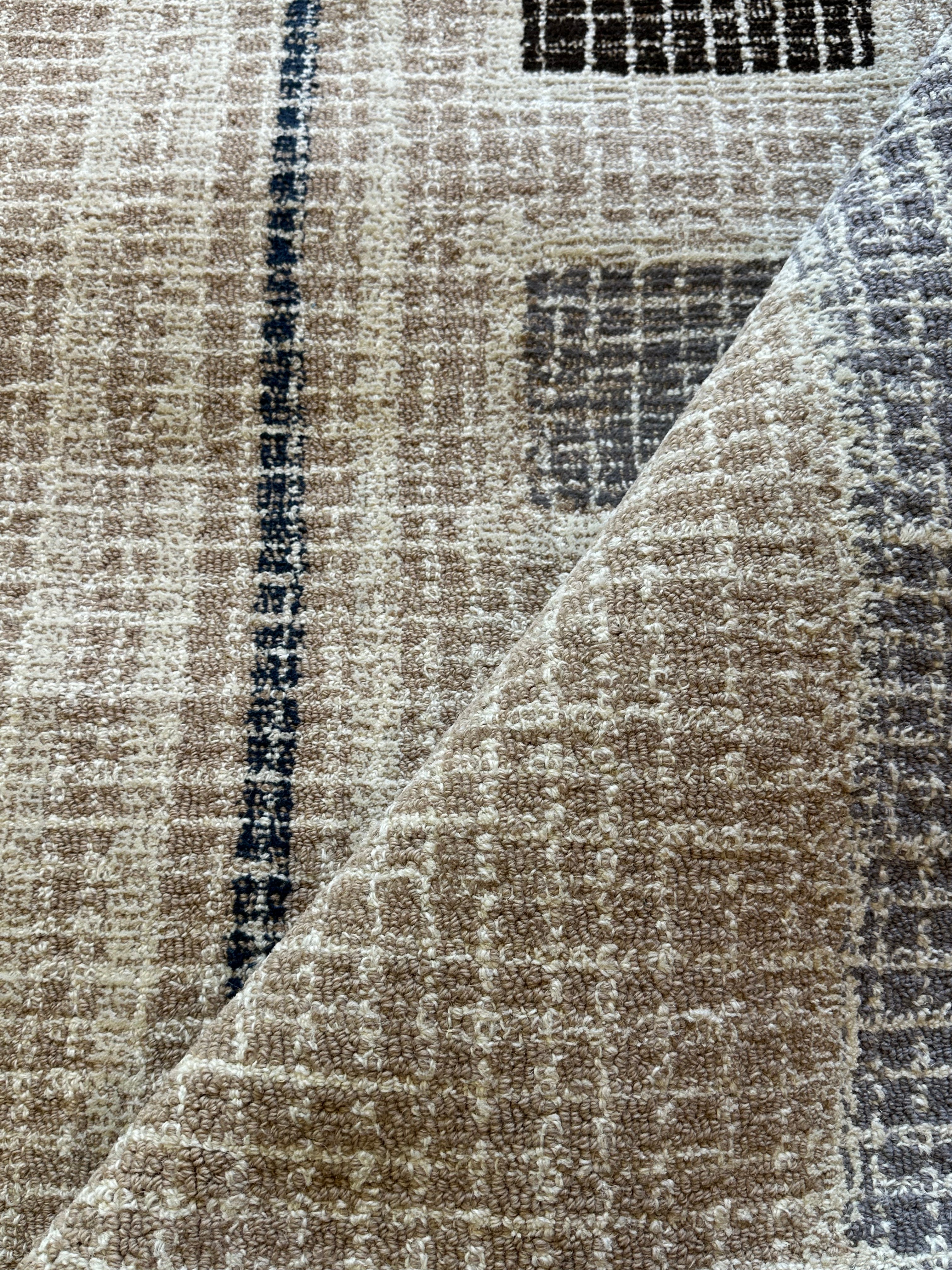 Nesby Phips 5x7.6 Hand-Tufted Beige Modern