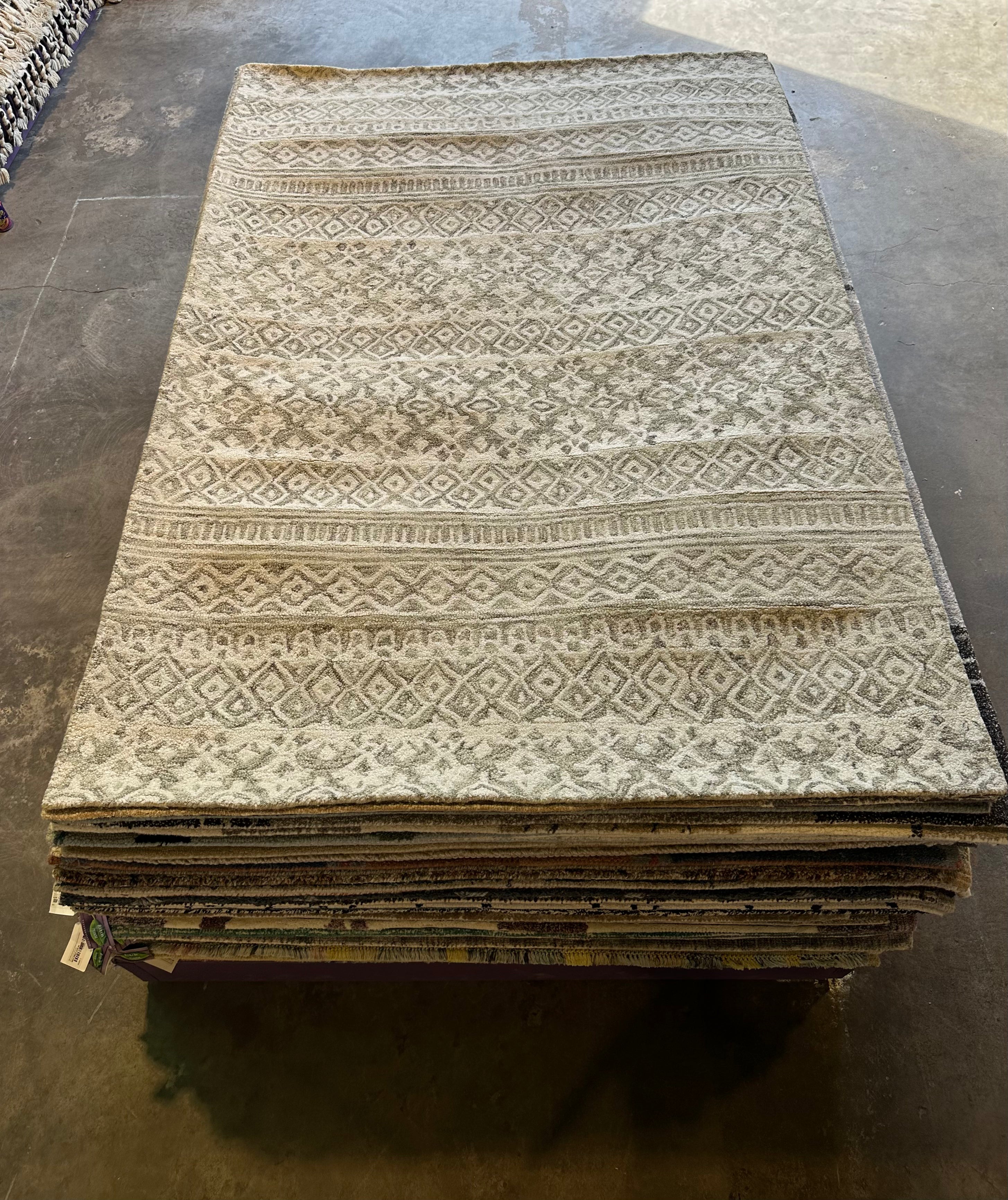 Carlos 5x7.6 Grey Hand-Tufted Wool Modern