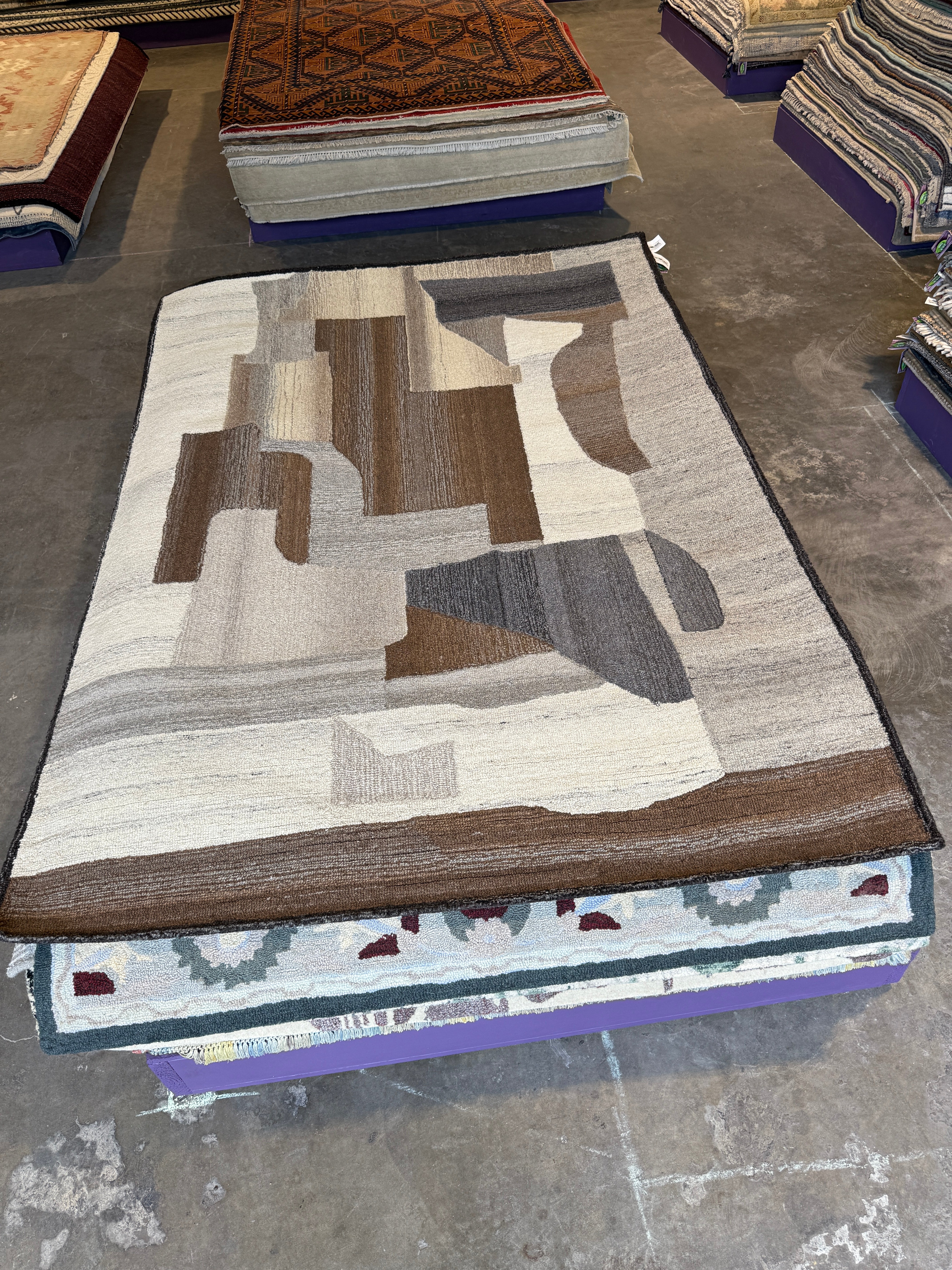 The Hangar 5.3x7.6 Hand-Tufted Silver & Grey Modern Loop