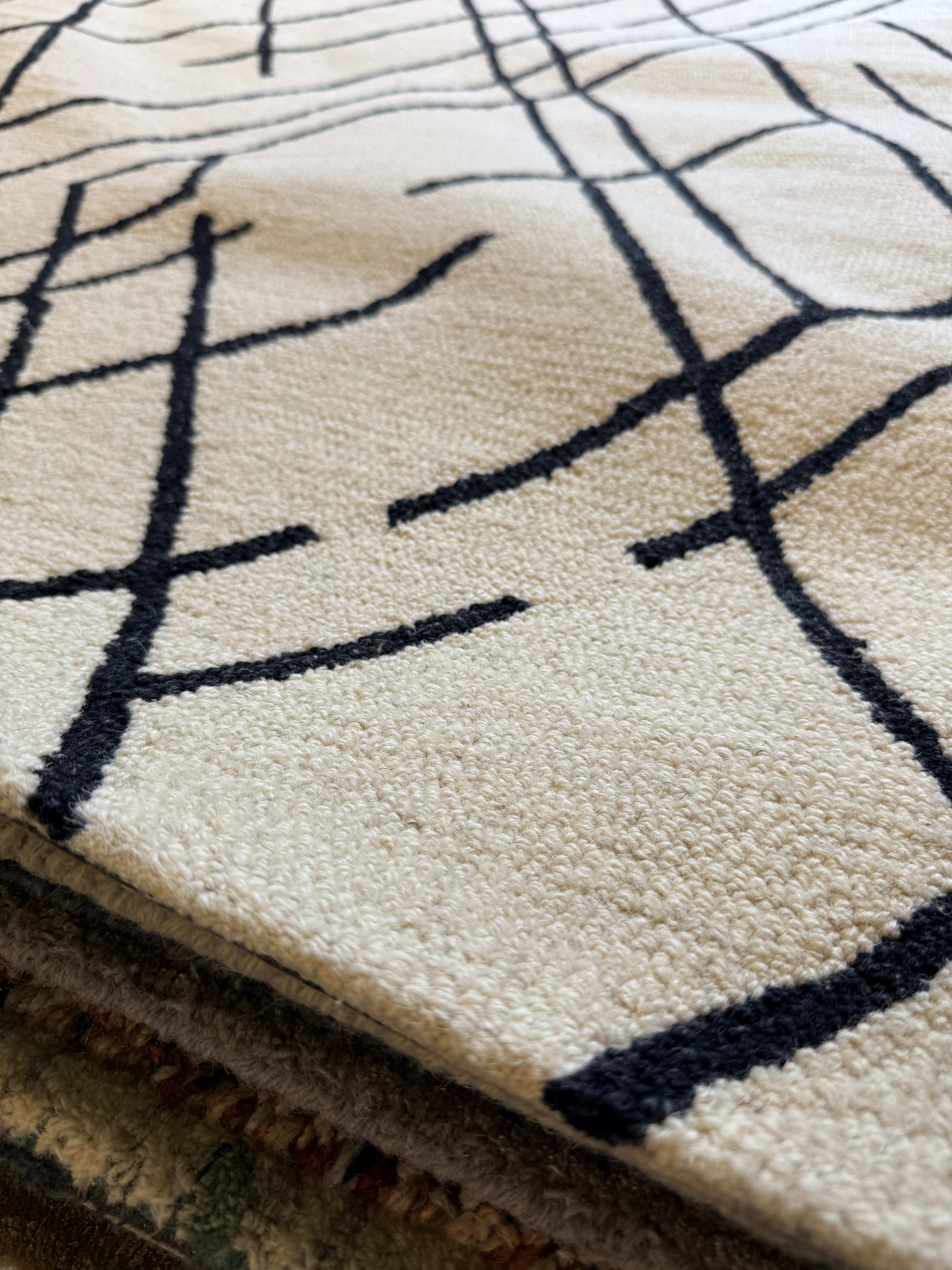 Quintron 5x8 Hand-Tufted Ivory & Black High Low