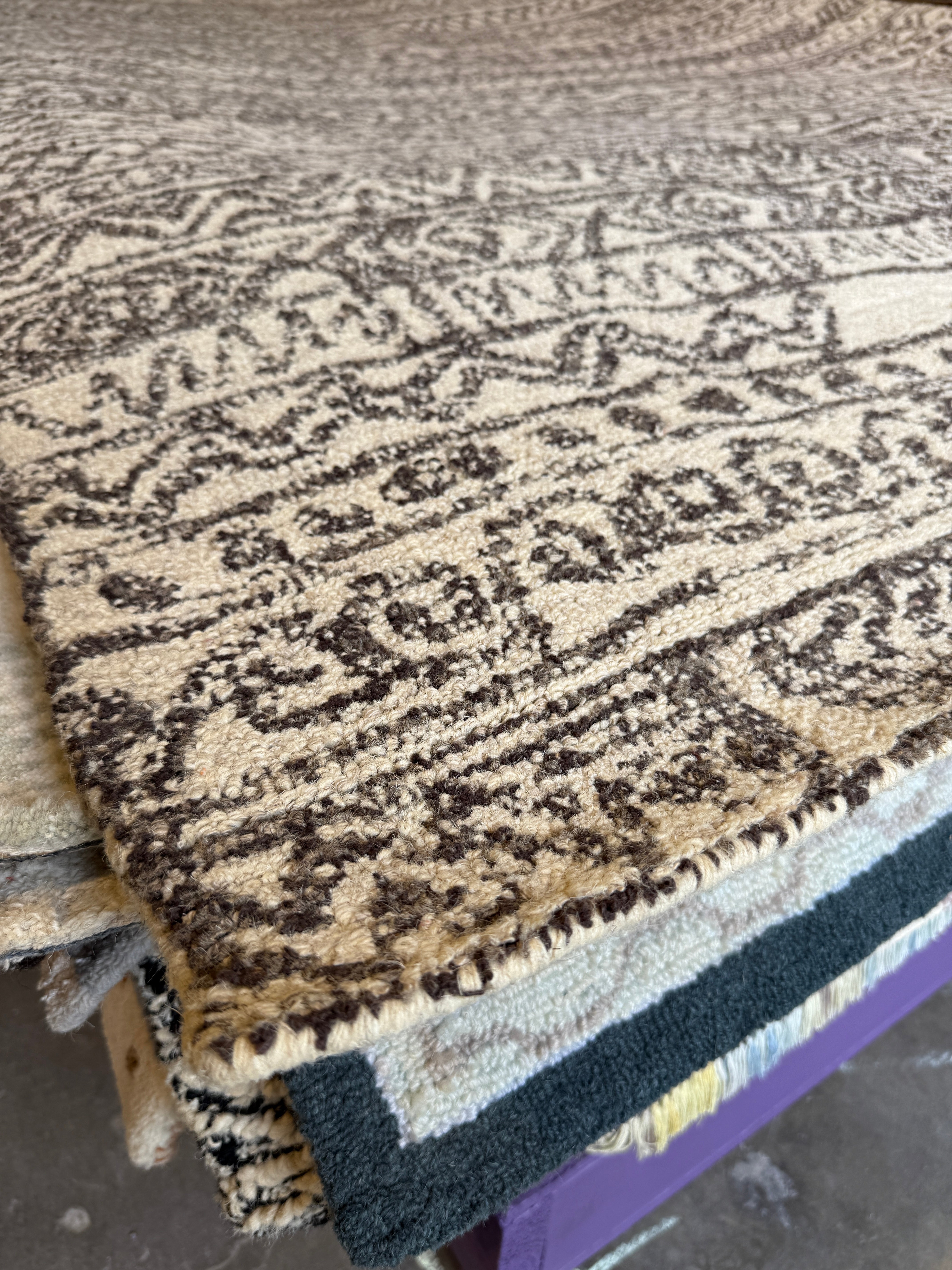 Alma 5x8 Hand-Tufted Wool Brown Modern