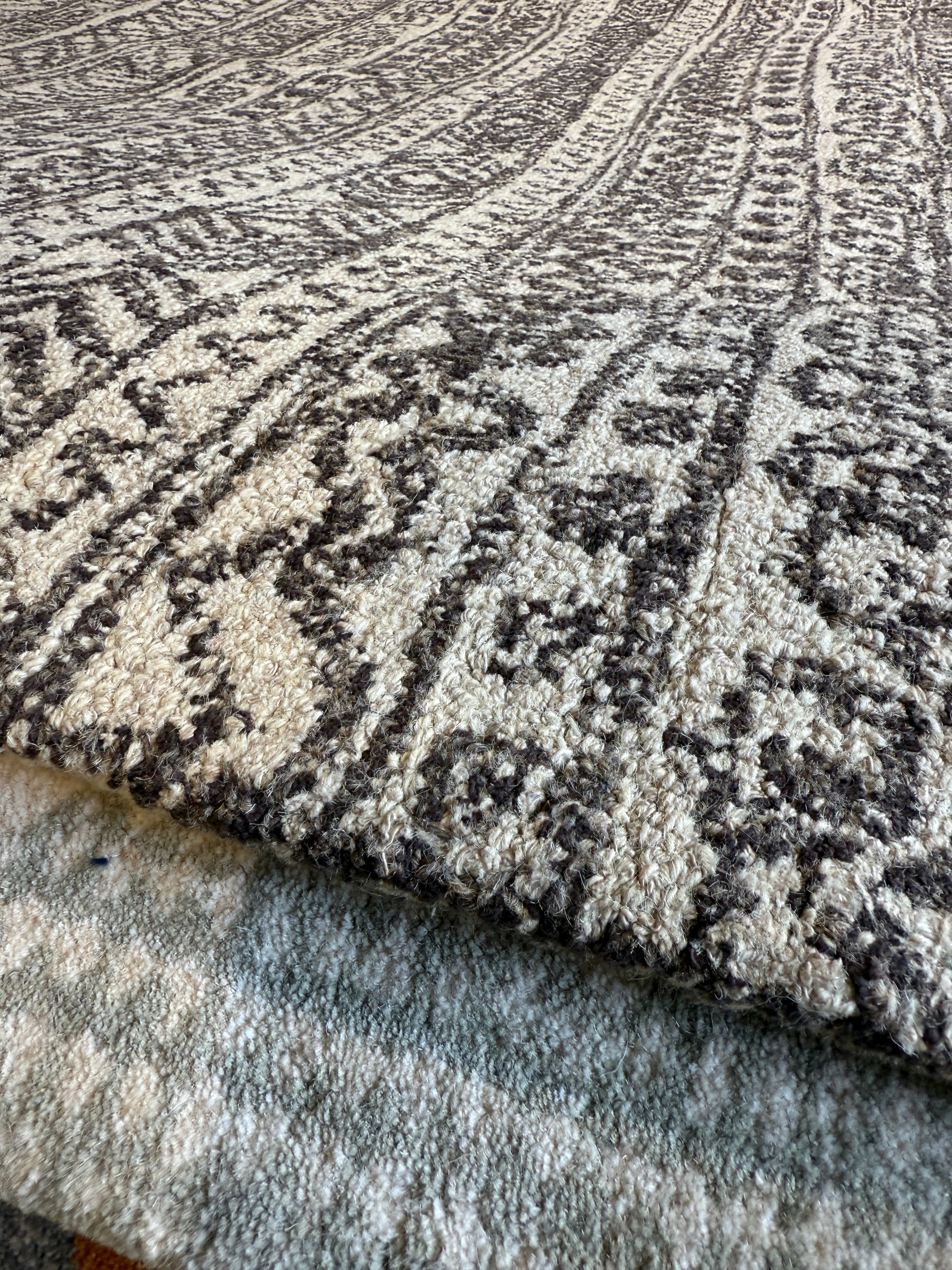 Alma 5x8 Hand-Tufted Wool Brown Modern
