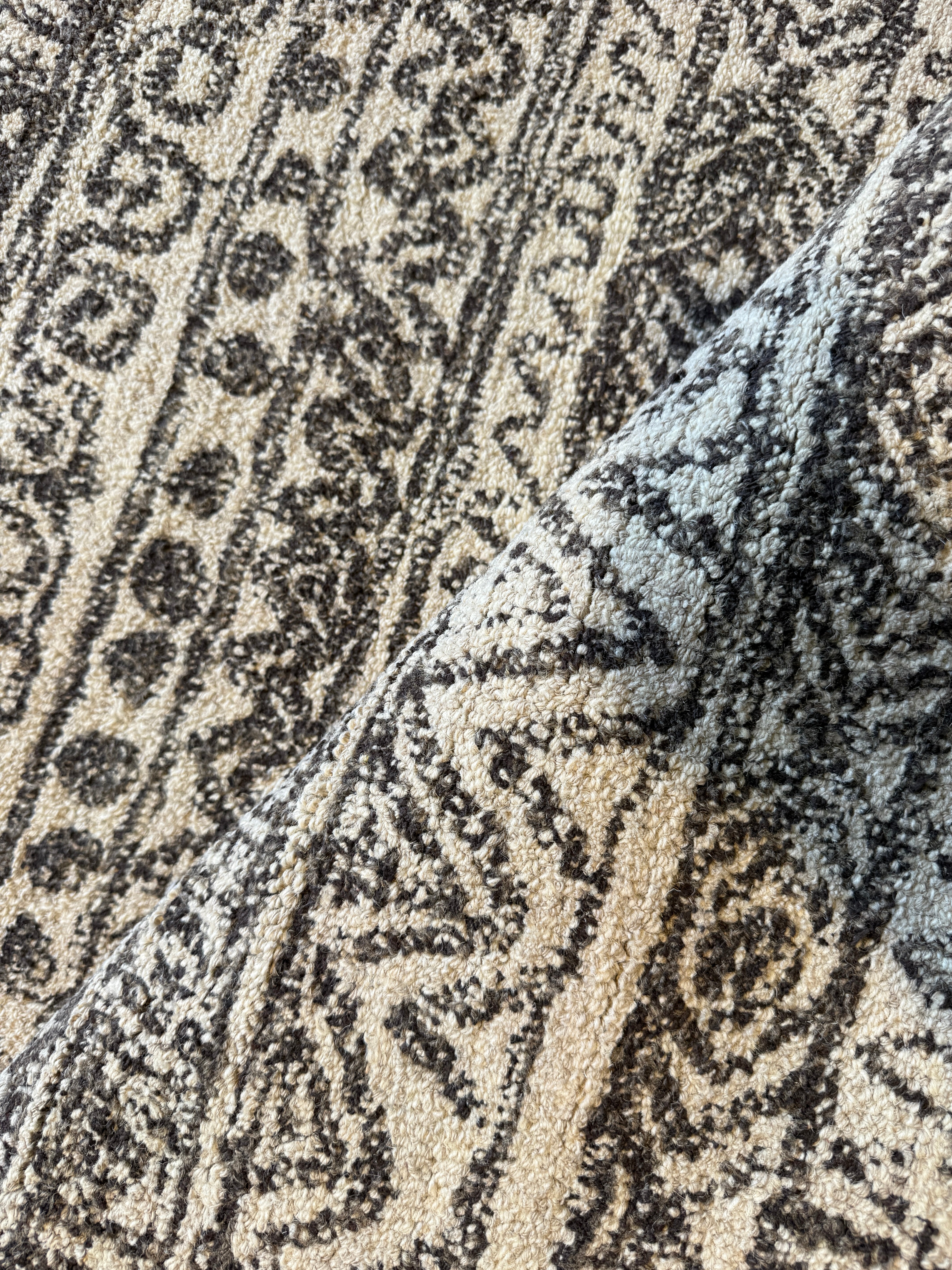 Alma 5x8 Hand-Tufted Wool Brown Modern