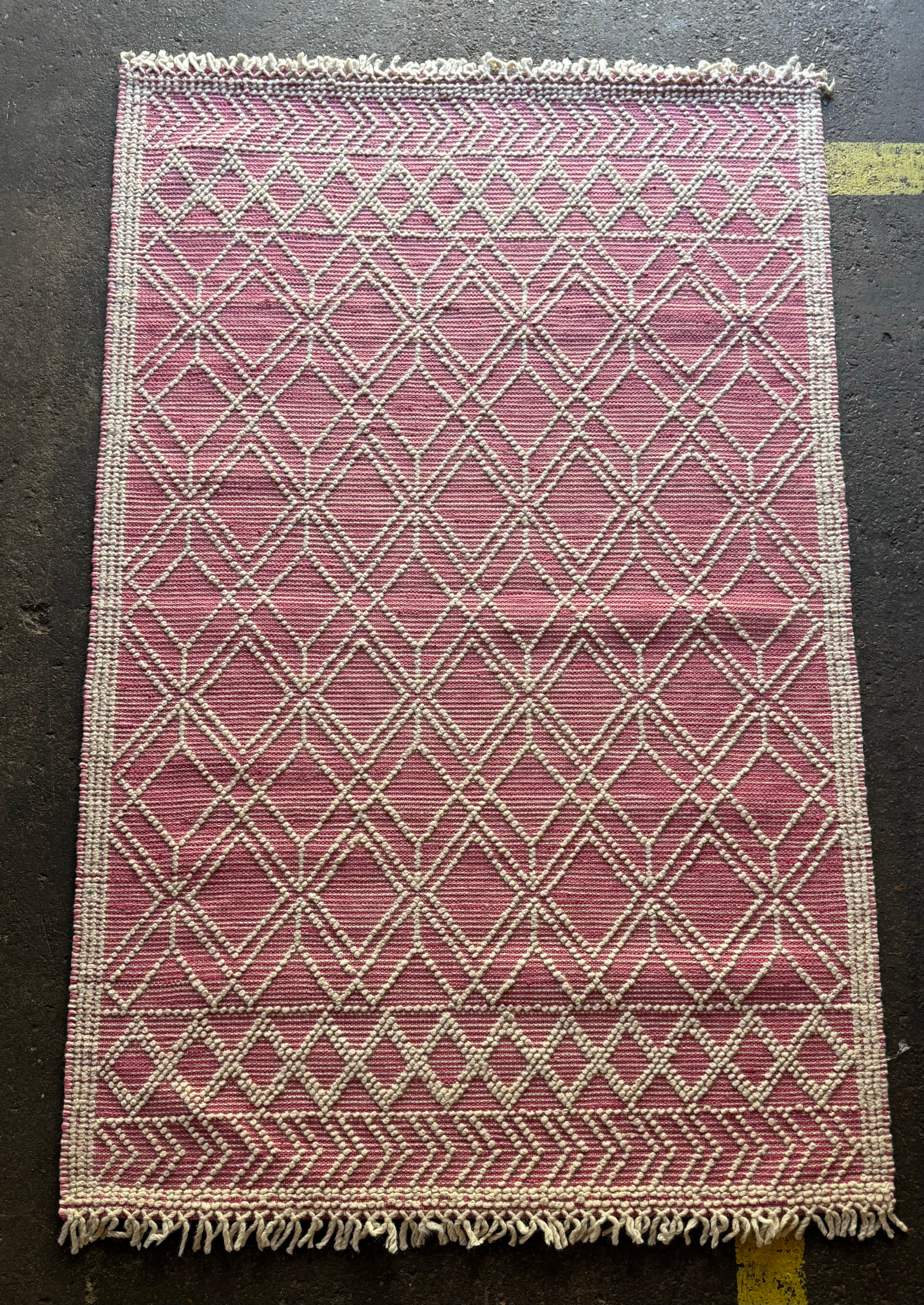 Verret's 5x8 Handwoven Ivory & Pink Loop