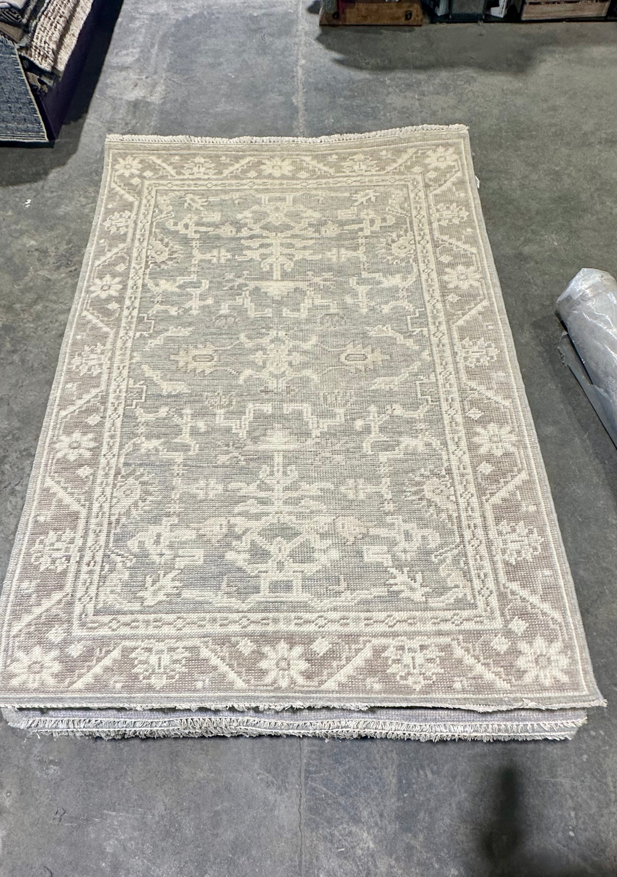 Imelda 4x6 Grey & Silver Oushak