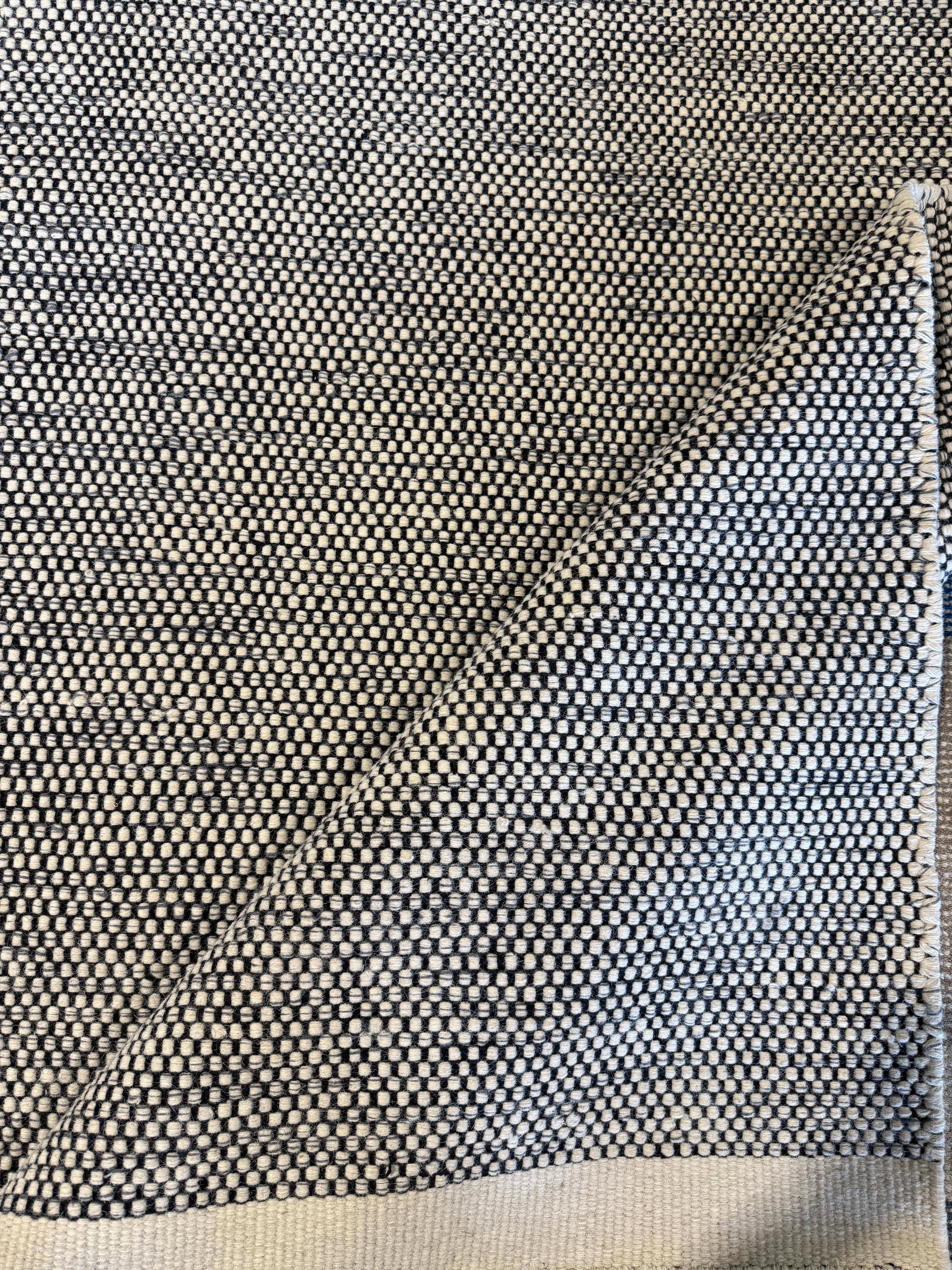 Ryan Mula 6.9x9.6 Black Handwoven Modern Rug