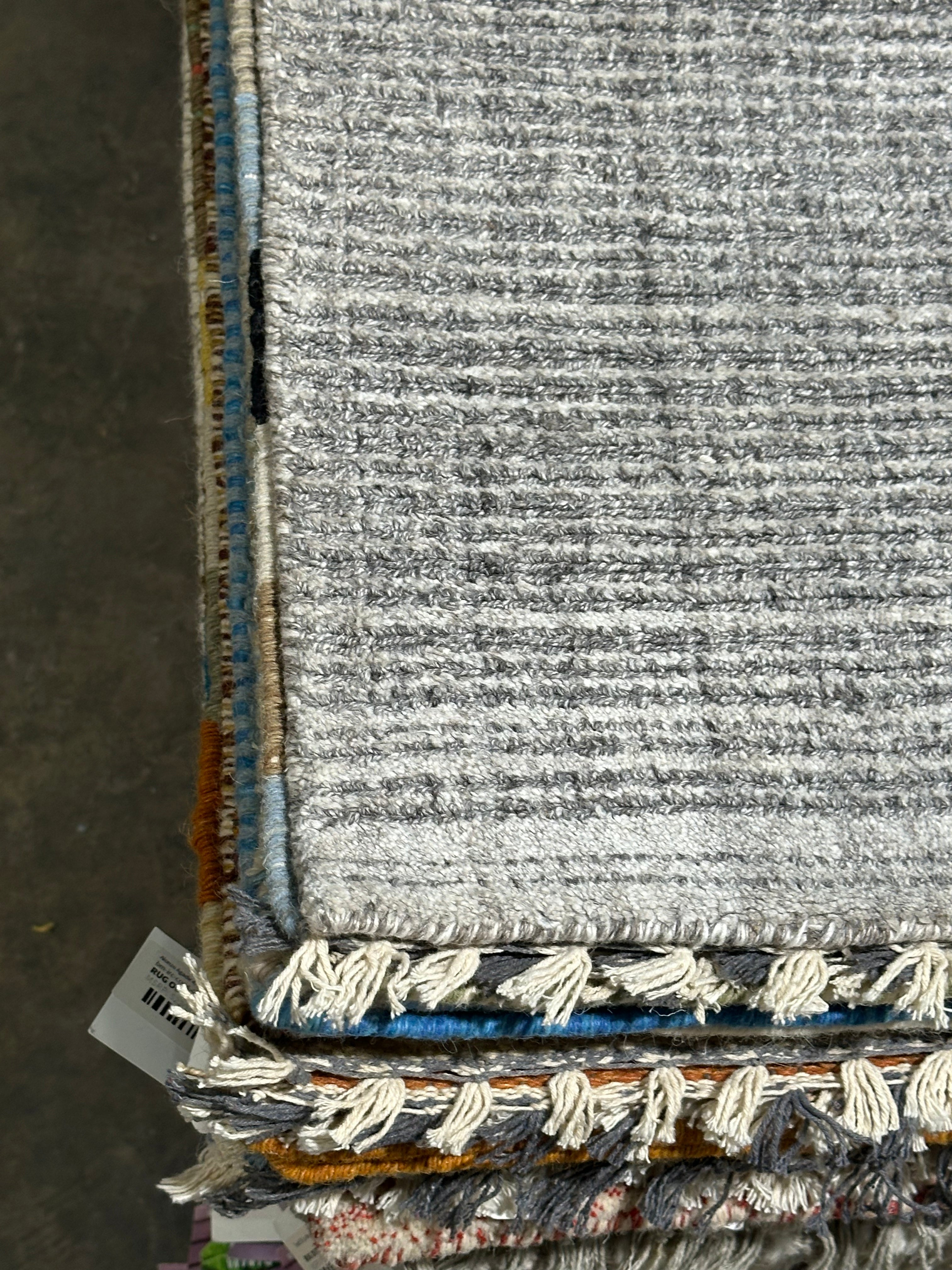 Roberto 4.9x6.6 Hand-Knotted Grey Modern