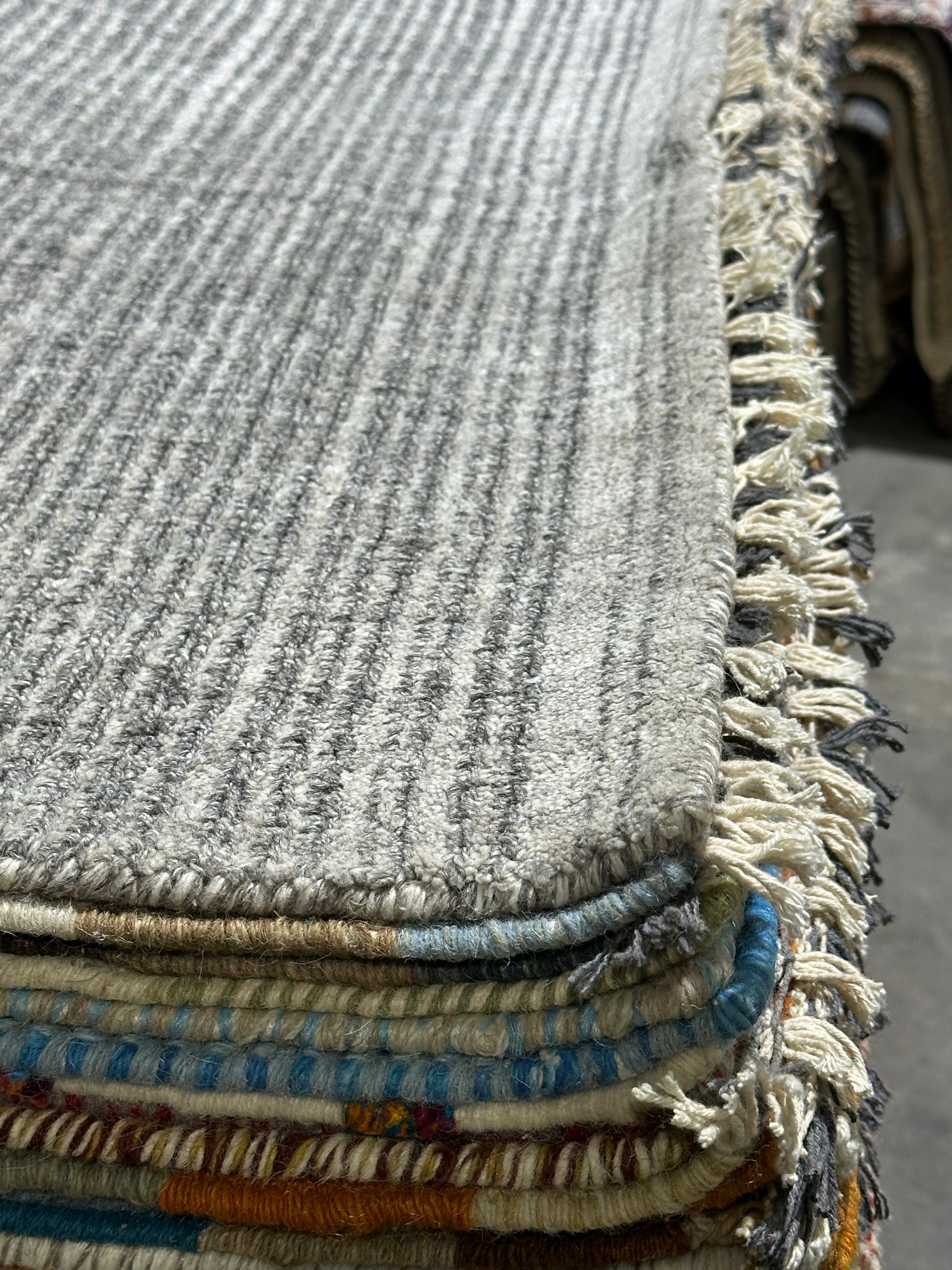 Roberto 4.9x6.6 Hand-Knotted Grey Modern