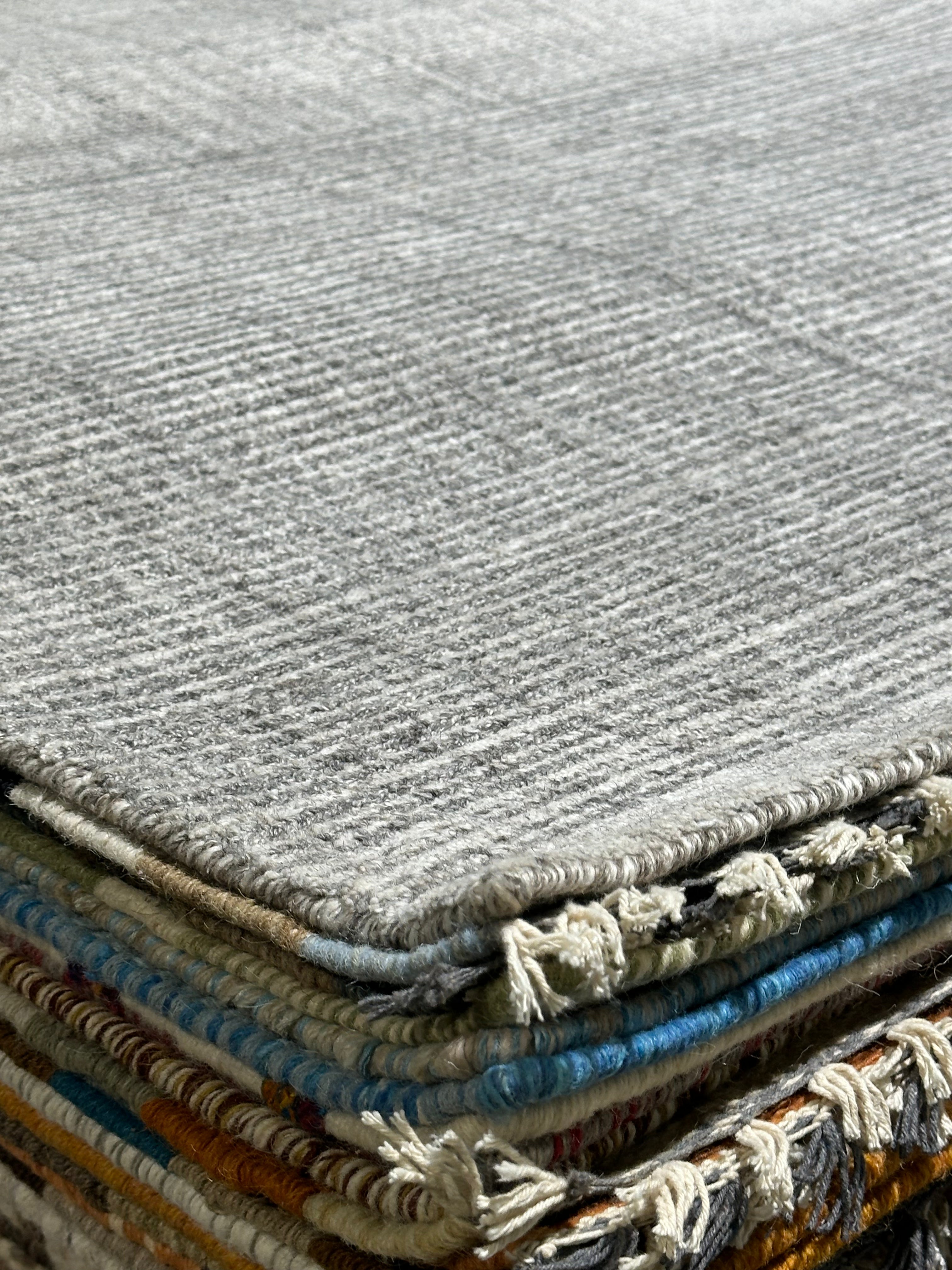 Roberto 4.9x6.6 Hand-Knotted Grey Modern