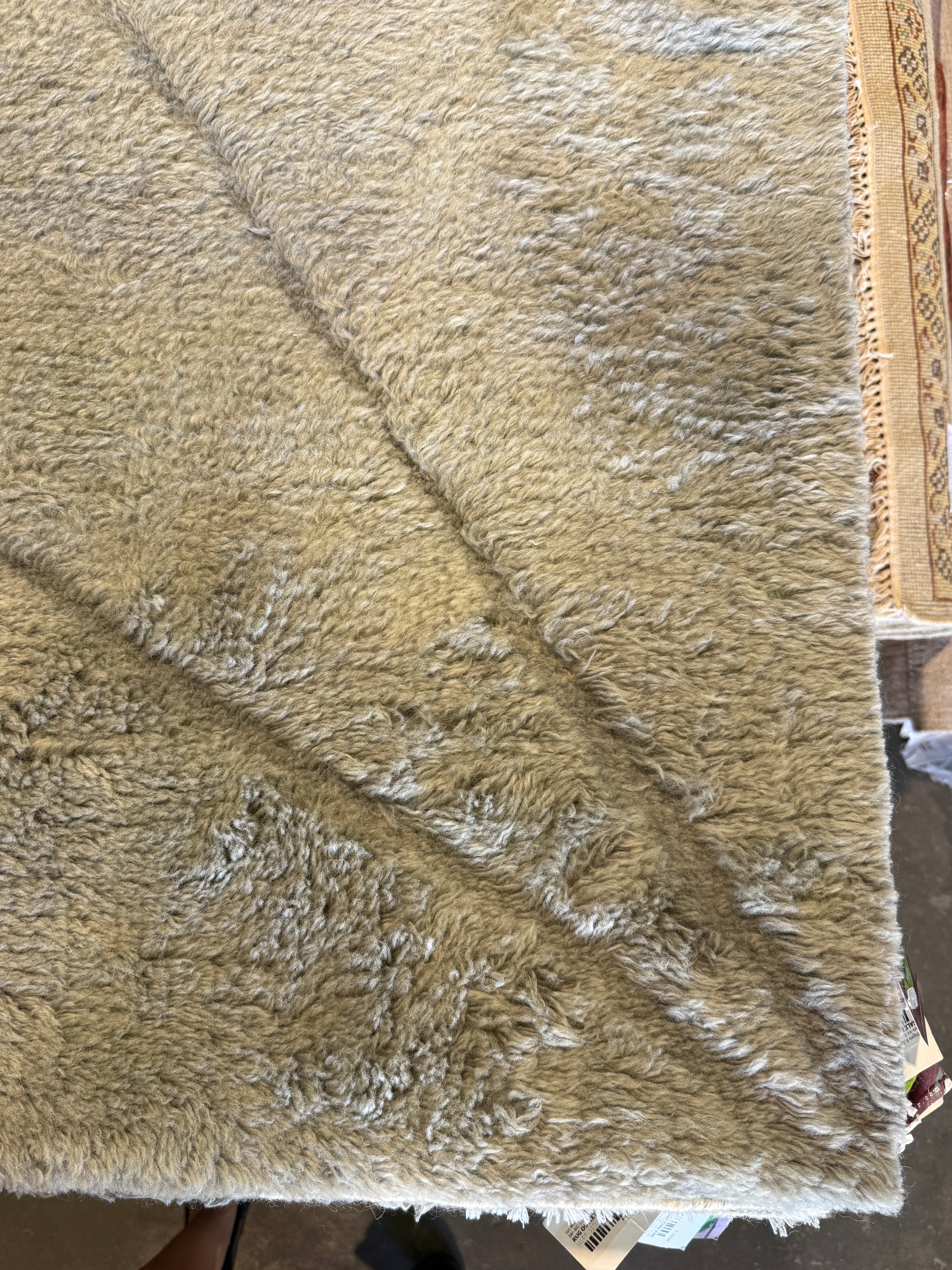 Bob 6.9x9.6 Ivory Hand-Knotted Modern Rug