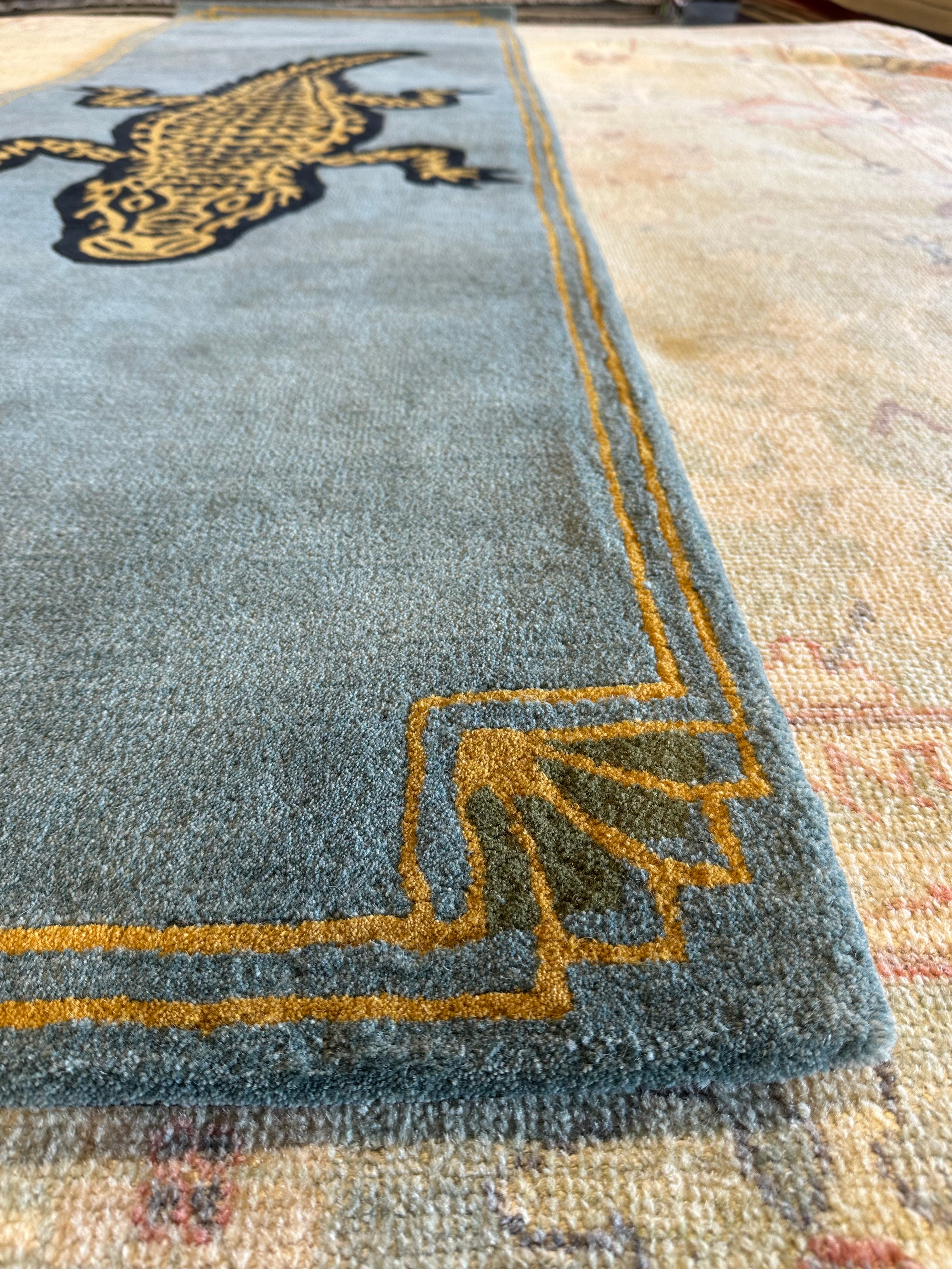 Gator with Border 2.6x9 Runner Hand-Tufted Rug