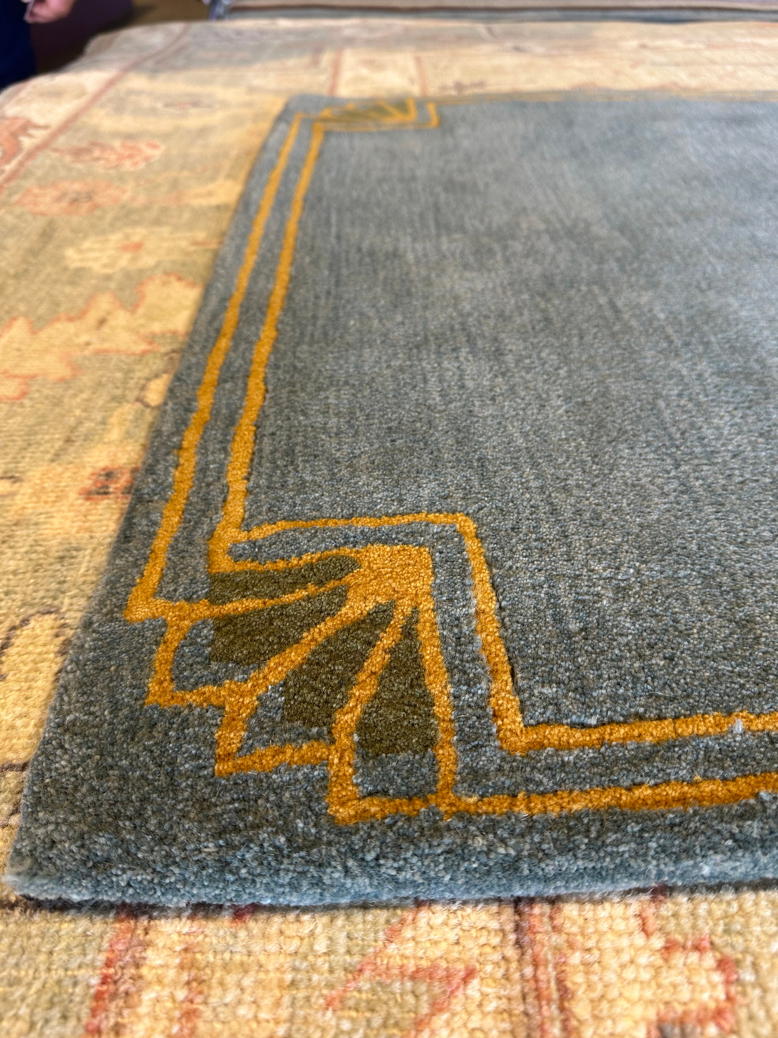 Gator with Border 2.6x9 Runner Hand-Tufted Rug