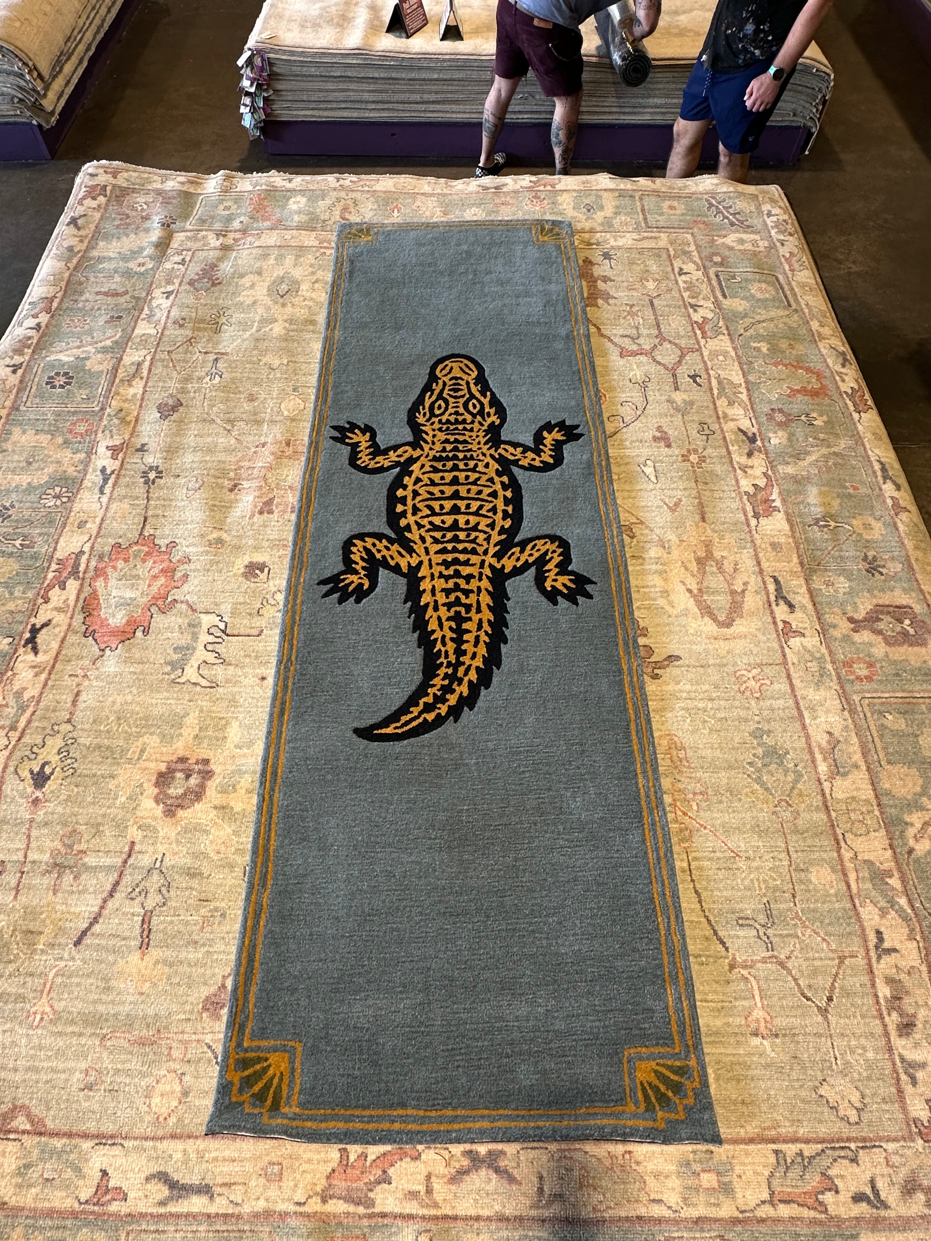 Gator with Border 2.6x9 Runner Hand-Tufted Rug