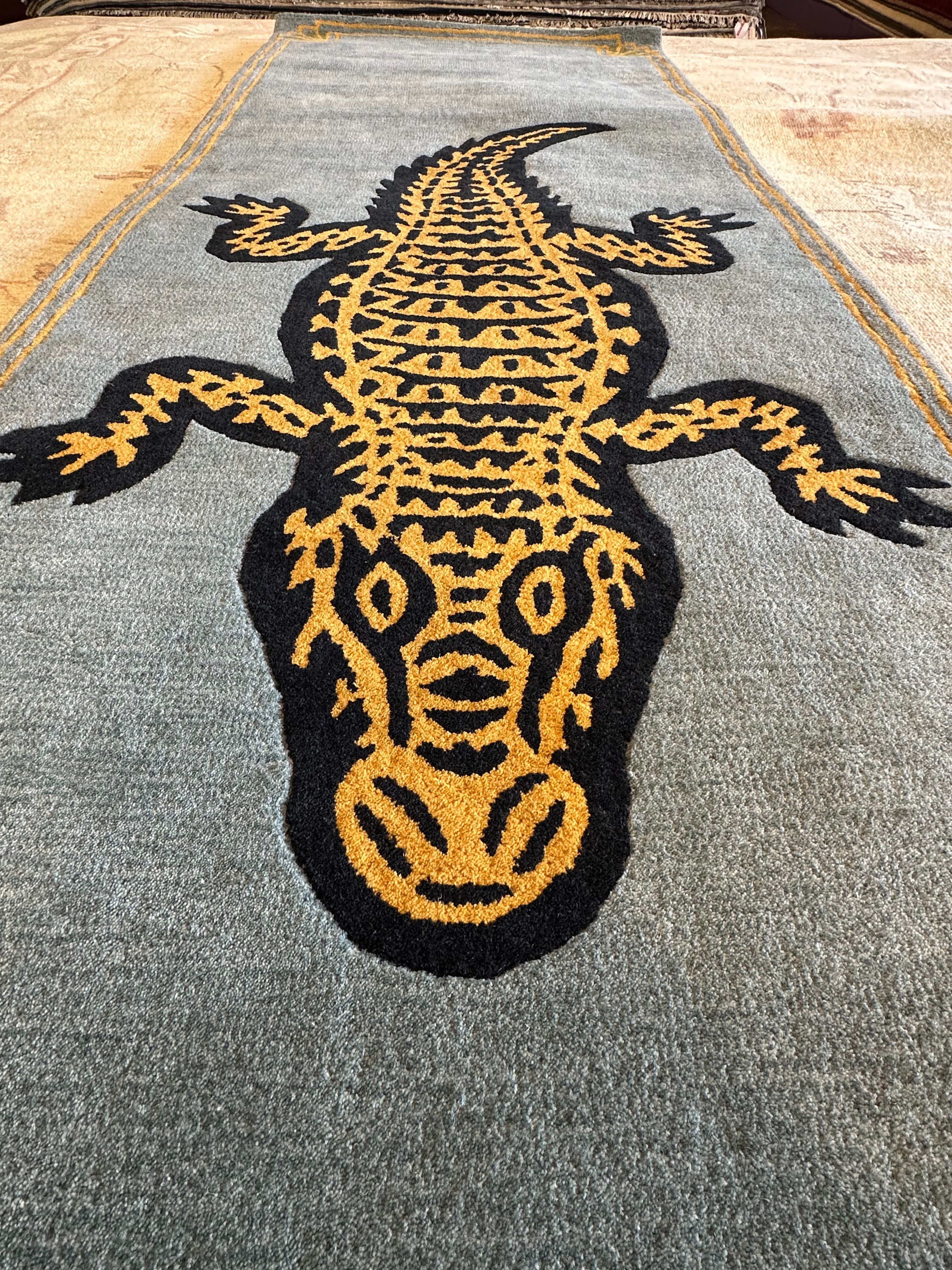 Gator with Border 2.6x9 Runner Hand-Tufted Rug
