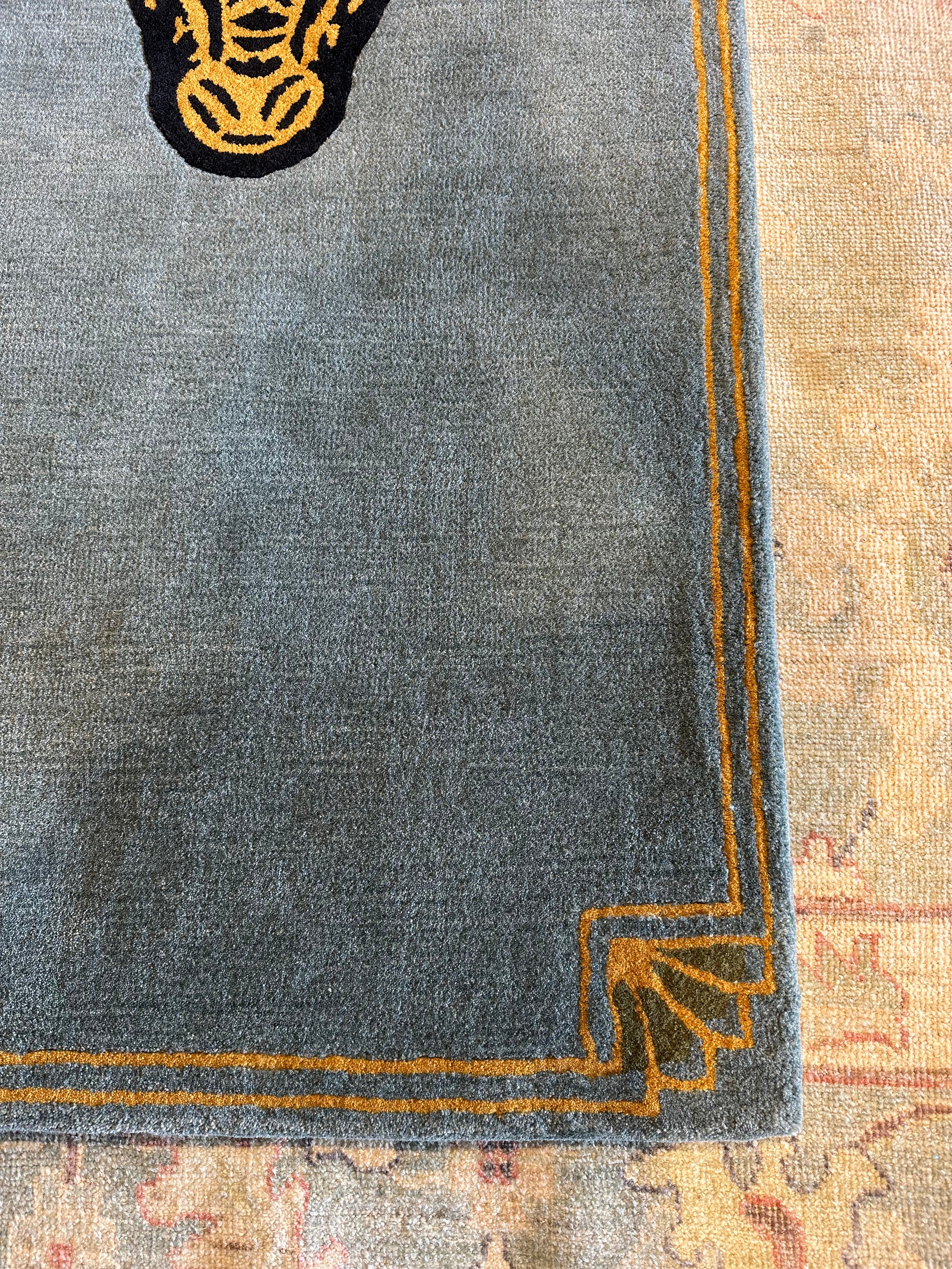 Gator with Border 2.6x9 Runner Hand-Tufted Rug