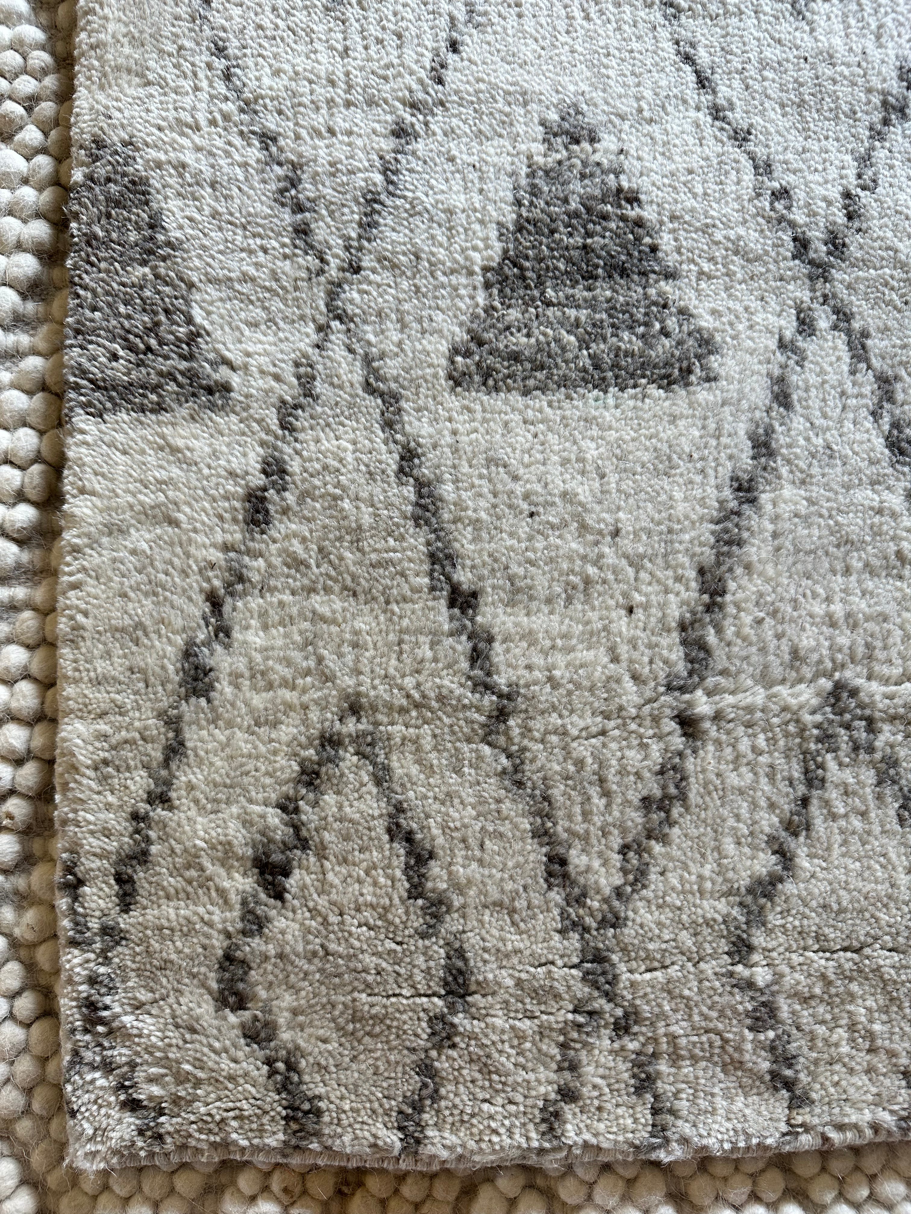 Bryan Brown Hand-Knotted Berber Runner Rug Ivory and Grey (Multiple Sizes)