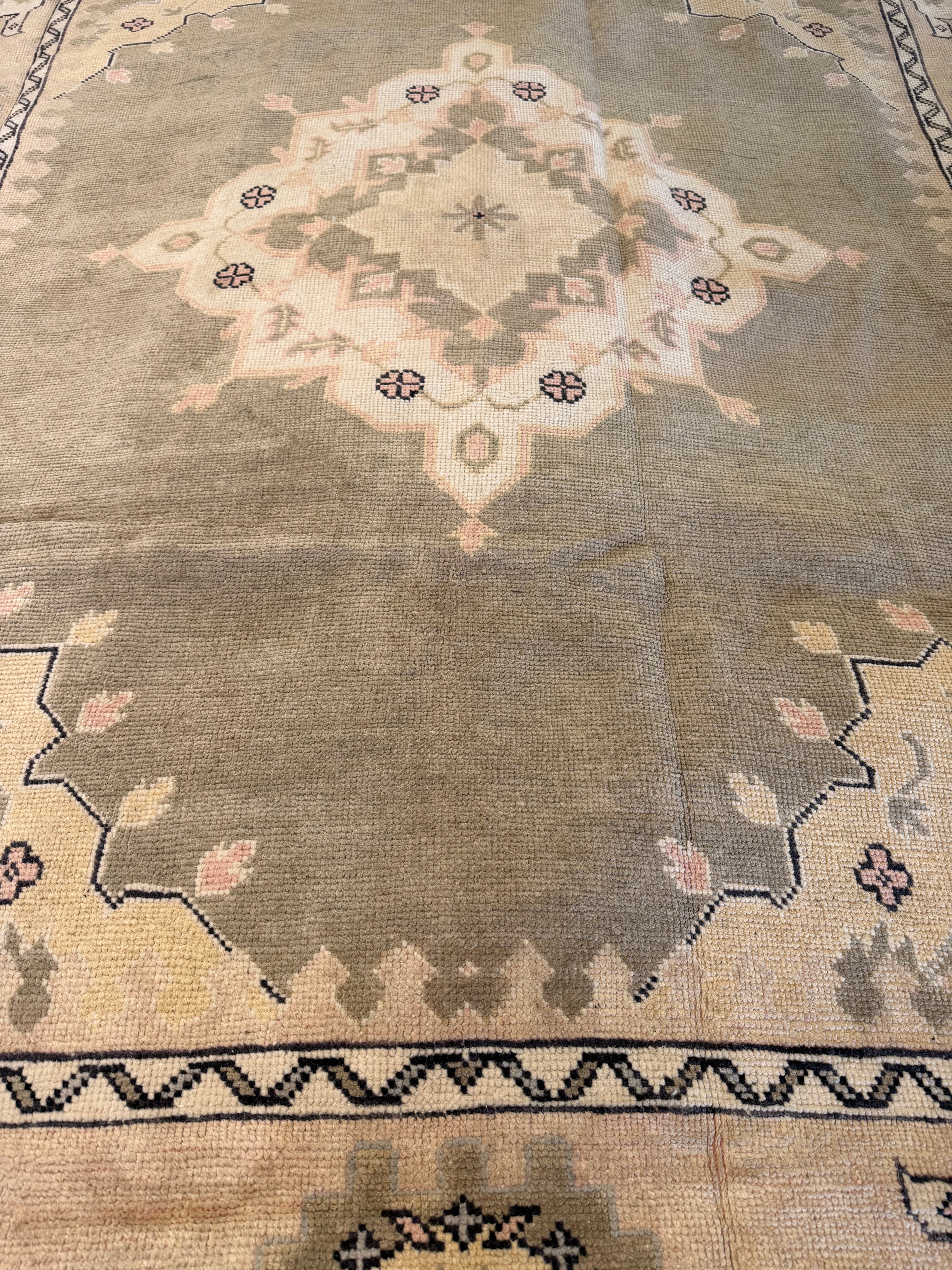 Natasha Leach 7.8x9.8 Hand-Knotted Afghani Oushak