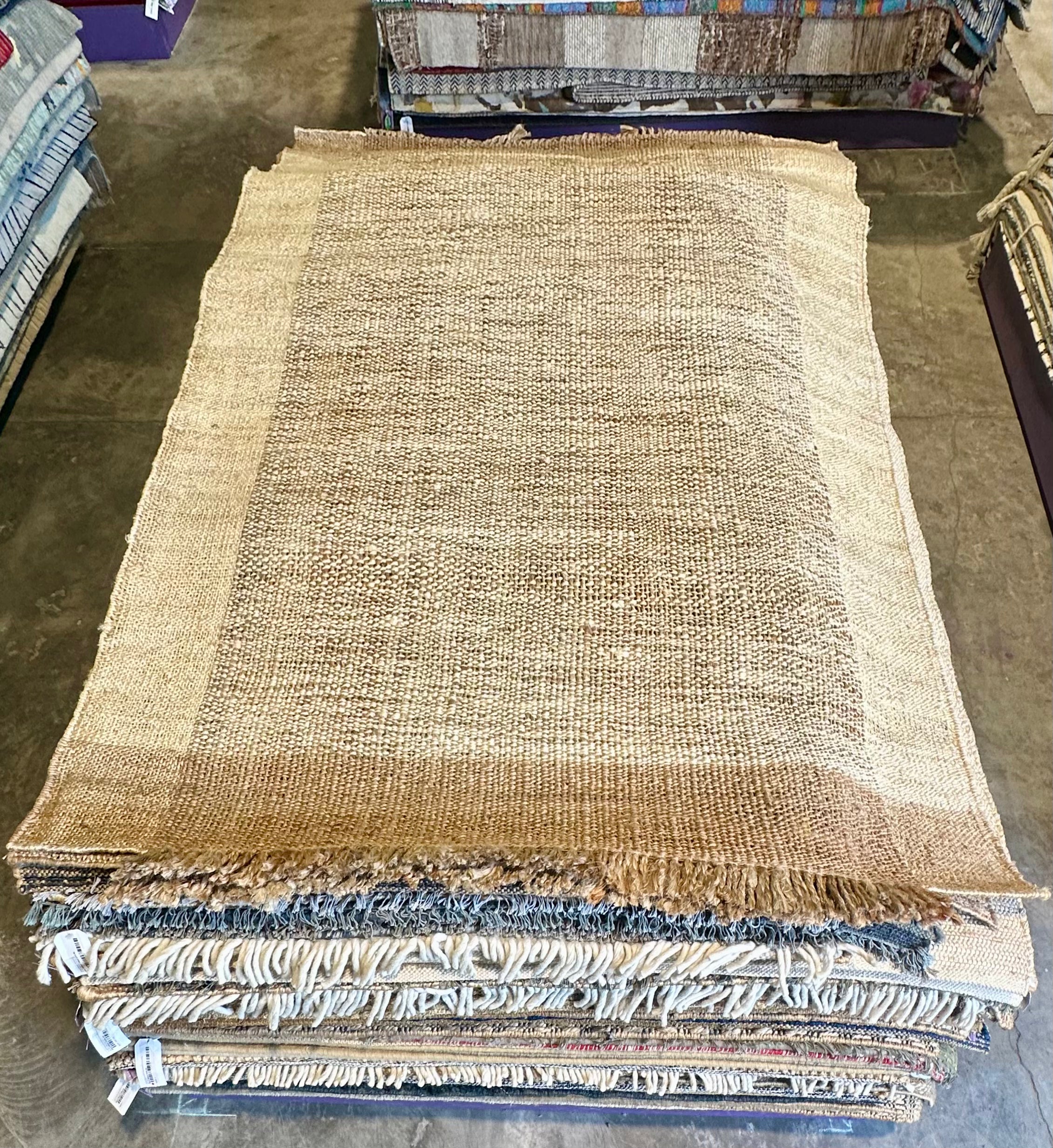 Gozer 5.3x7.6 Handwoven Natural Jute Rug