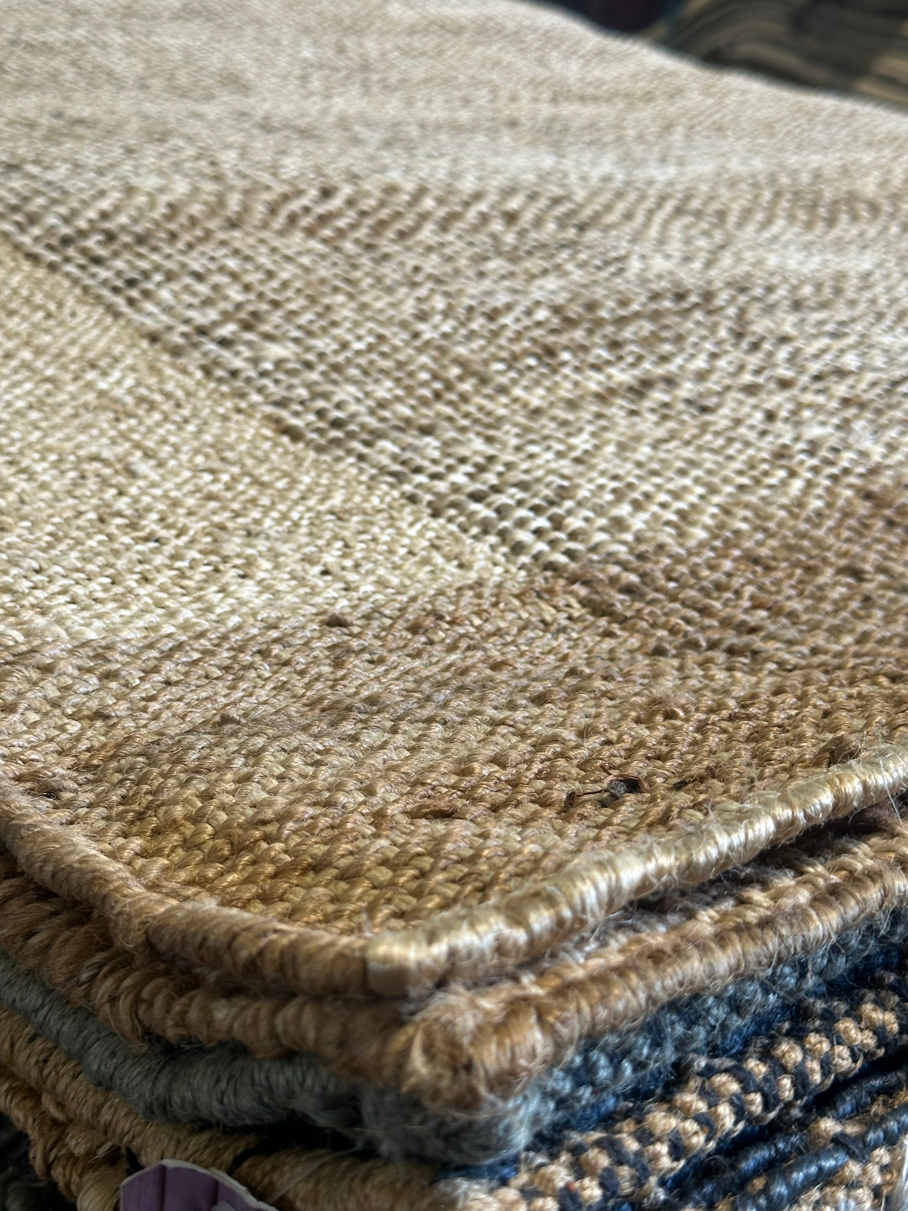 Gozer 5.3x7.6 Handwoven Natural Jute Rug