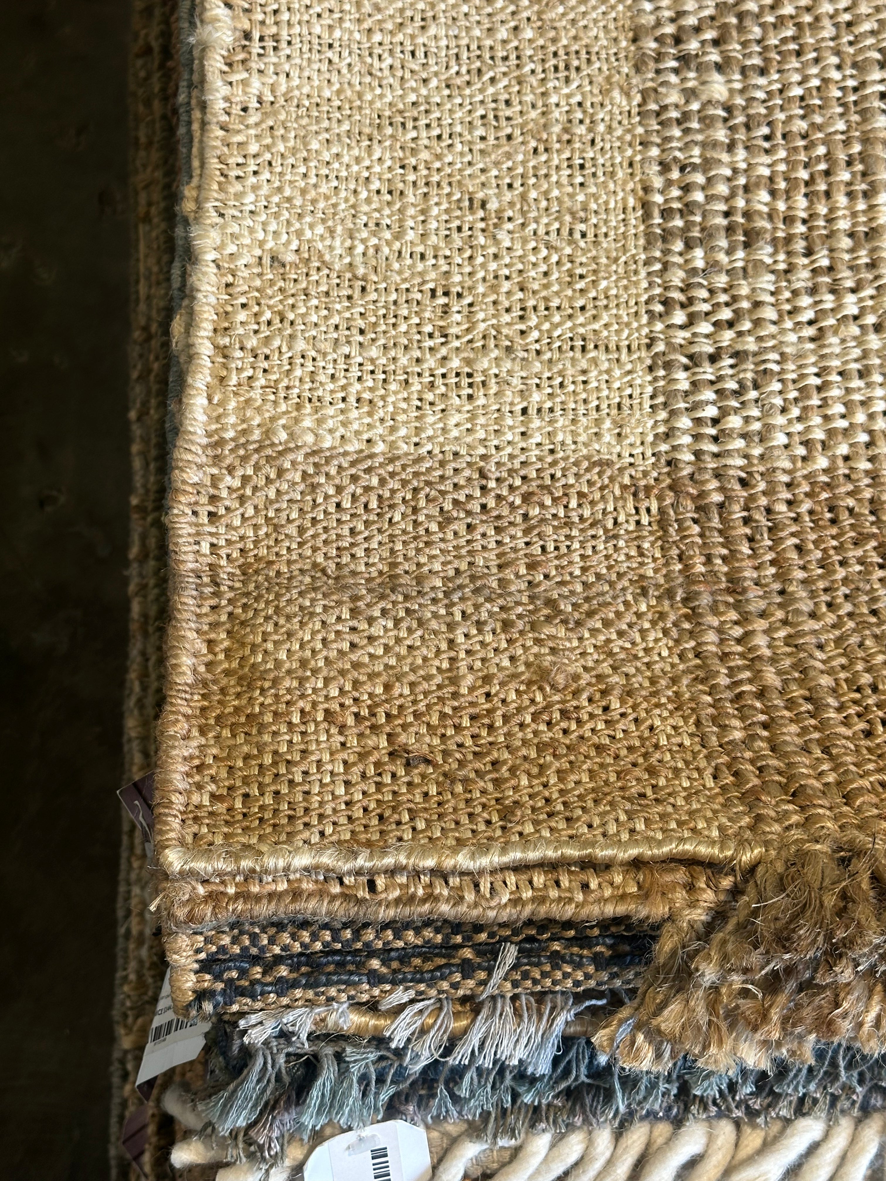 Gozer 5.3x7.6 Handwoven Natural Jute Rug