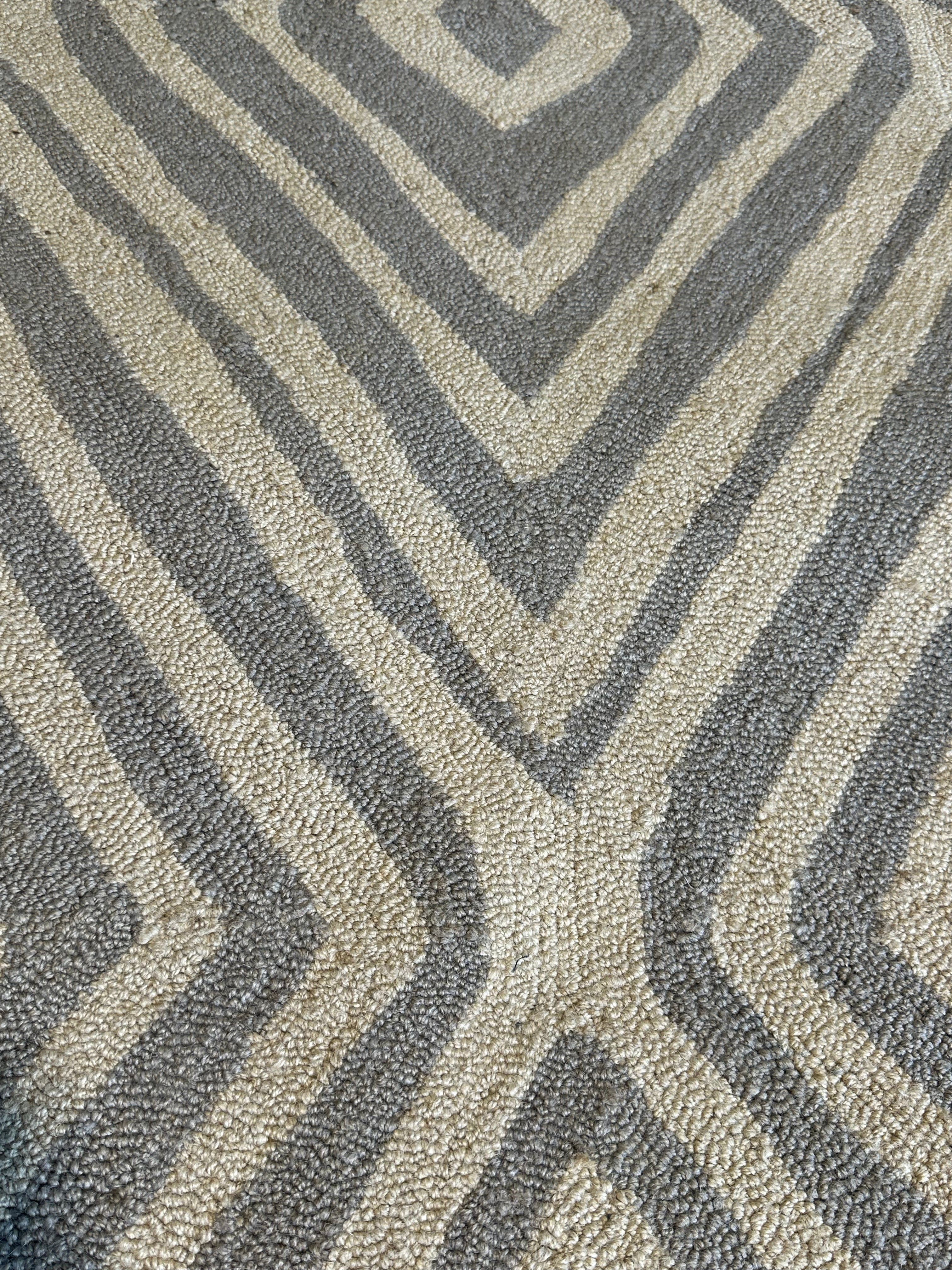 Johnny LaRue Handwoven Beige and Brown Jute Rug (Multiple Sizes)