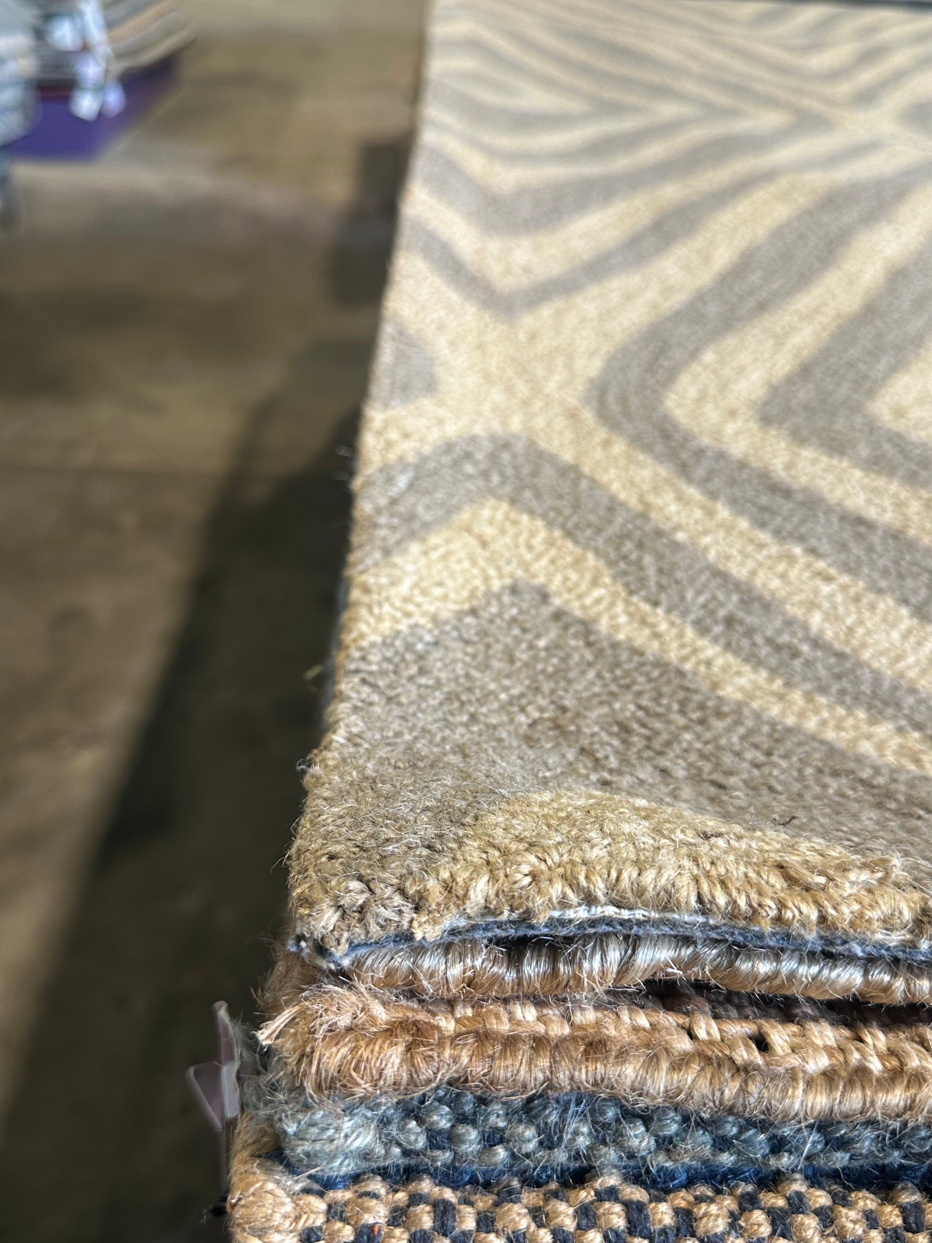 Johnny LaRue Handwoven Beige and Brown Jute Rug (Multiple Sizes)