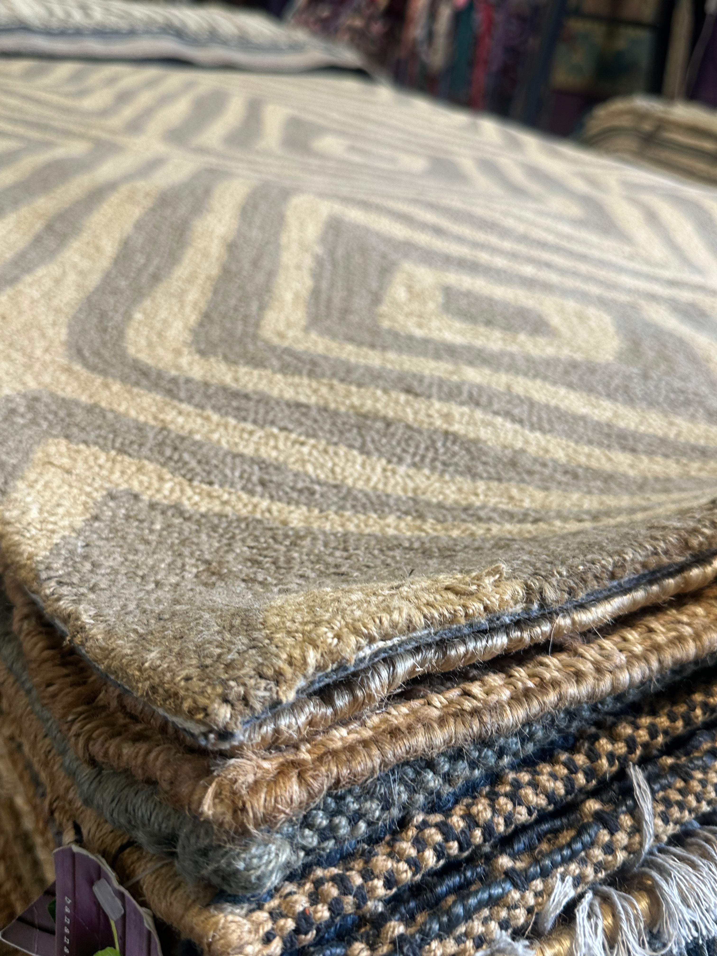 Johnny LaRue Handwoven Beige and Brown Jute Rug (Multiple Sizes)