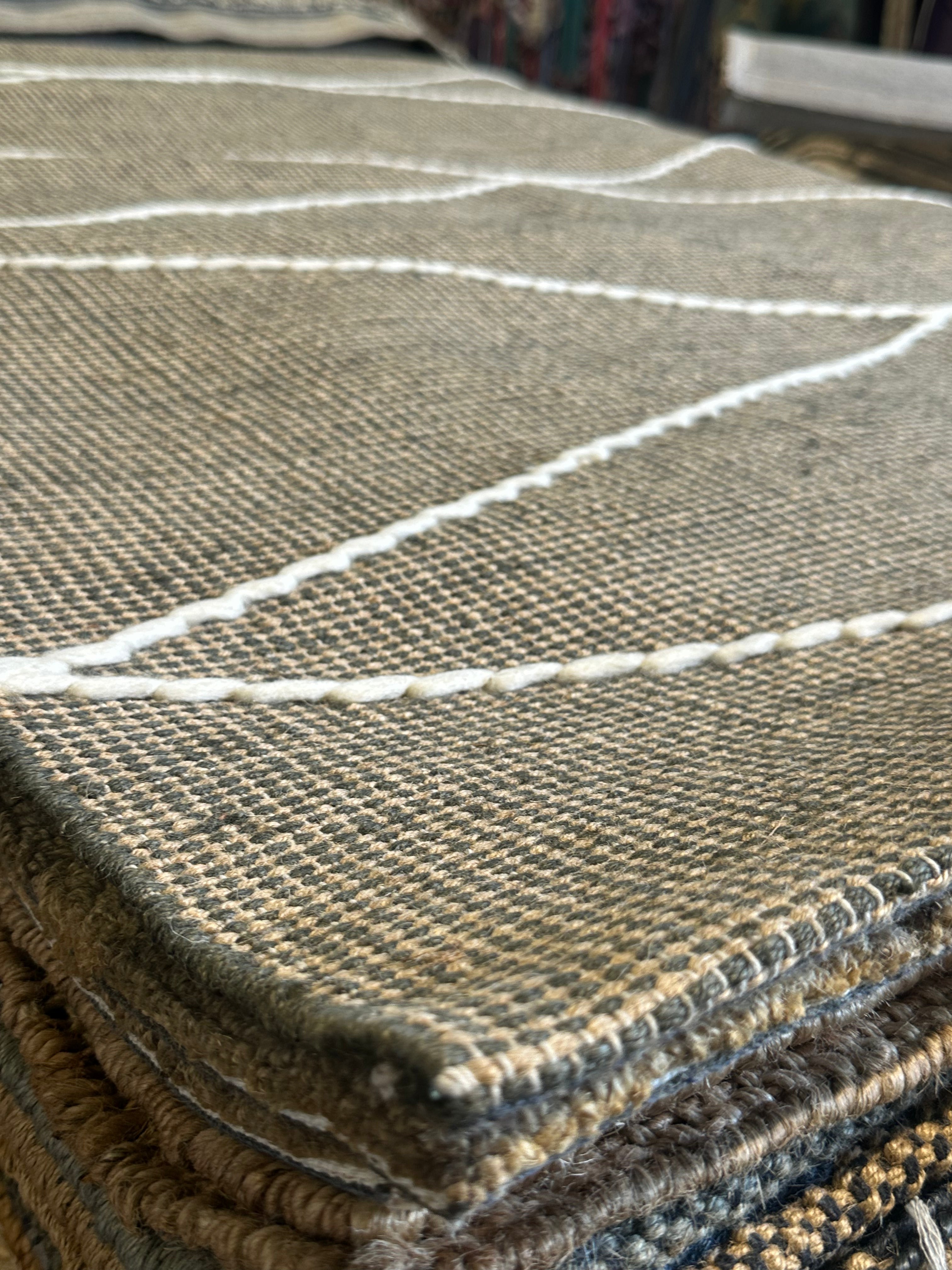 Jewel of the South 5.3x8.0 Handwoven Brown Full Loop