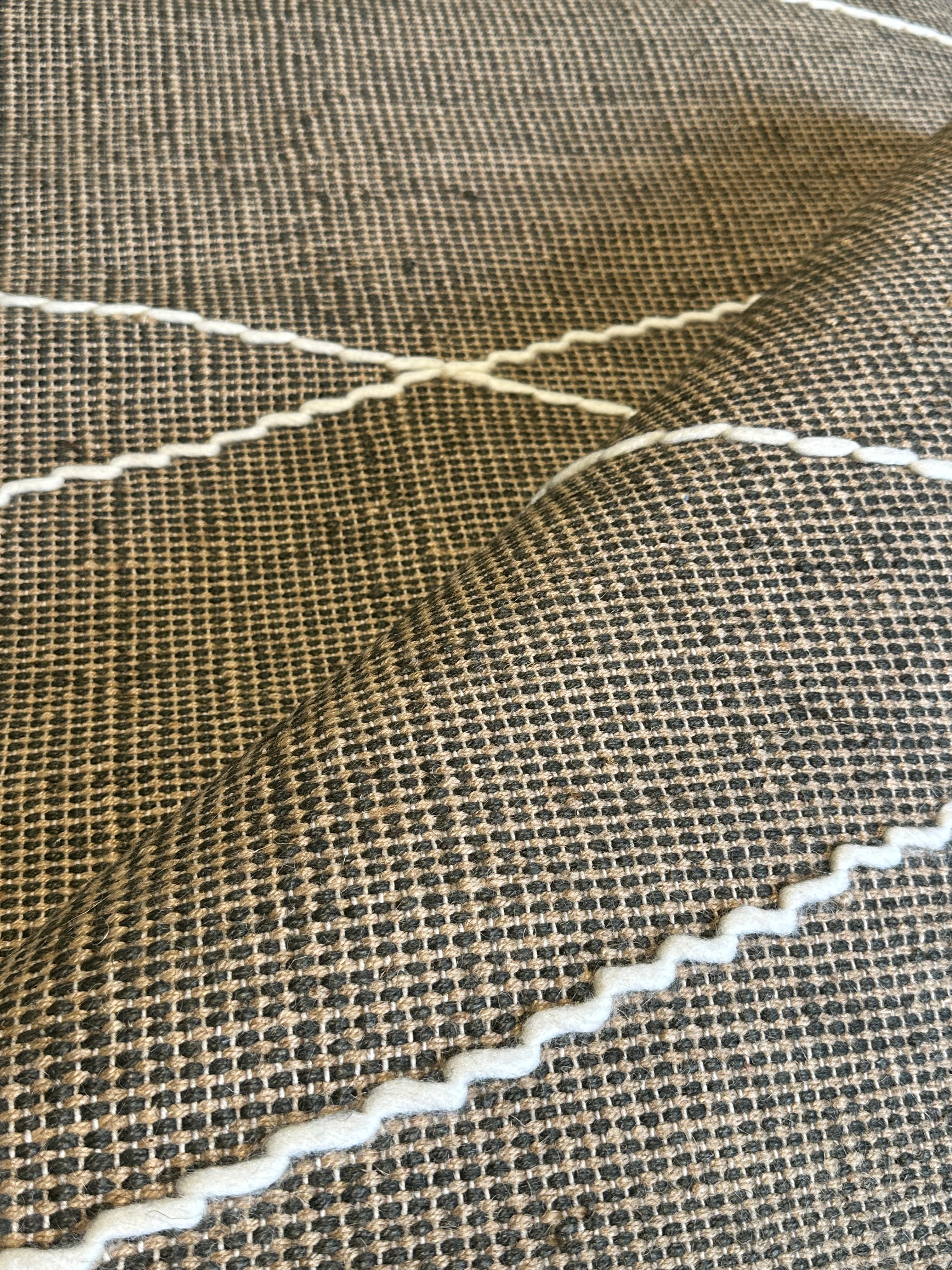 Jewel of the South 5.3x8.0 Handwoven Brown Full Loop