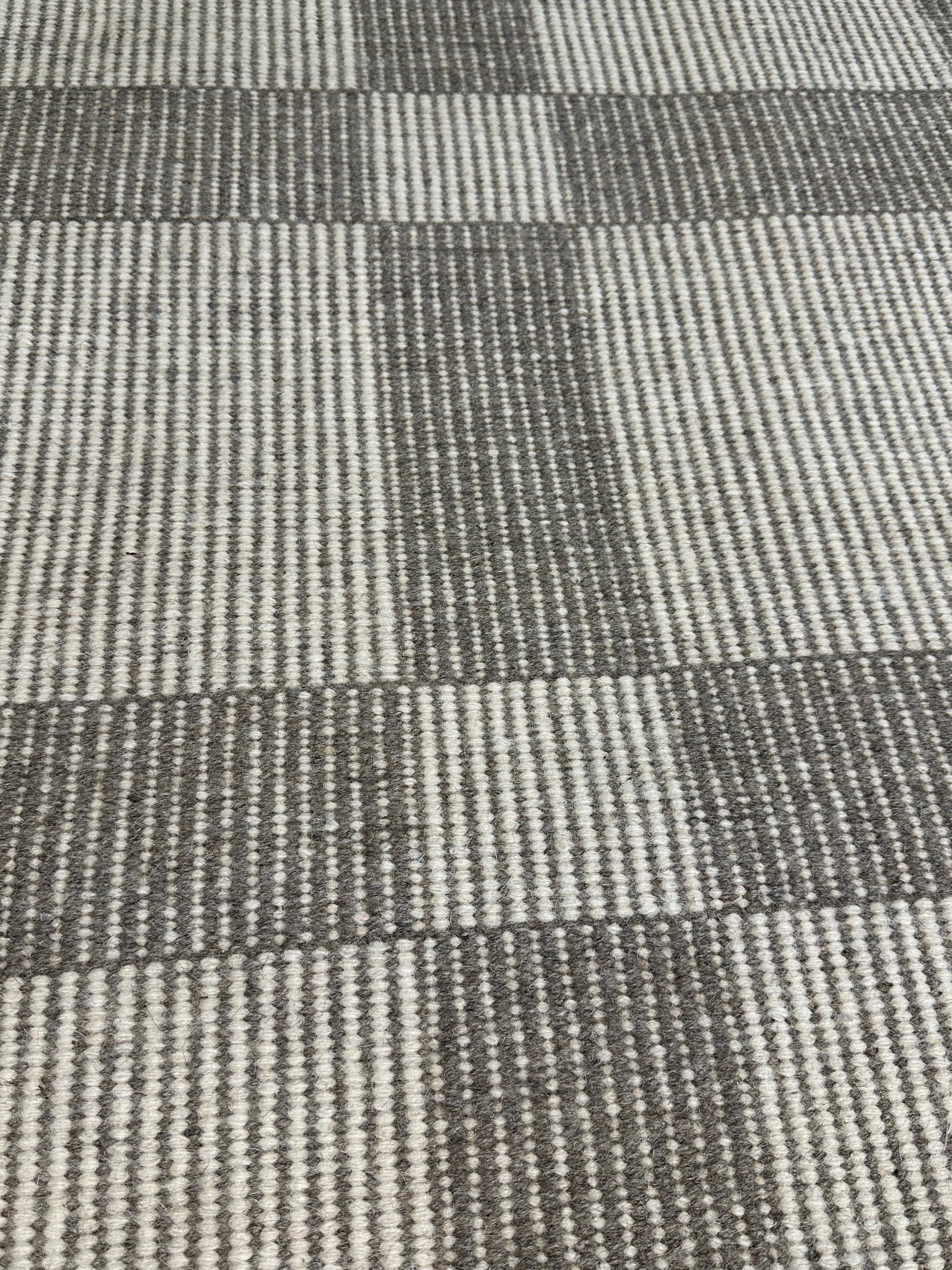 Sylvester 4x5.9 Hand-woven Durrie Rug (Multiple Colors)