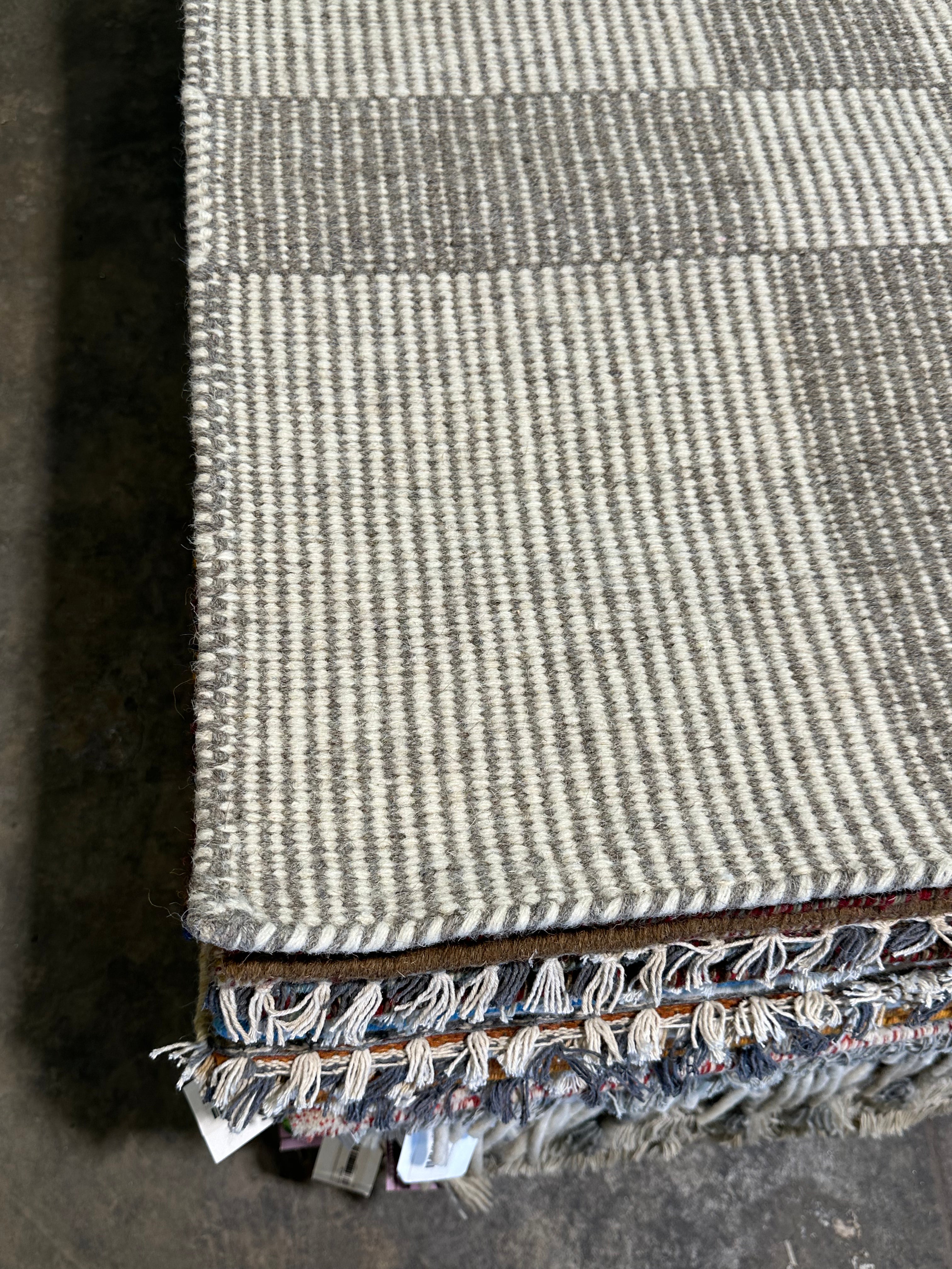 Sylvester 4x5.9 Hand-woven Durrie Rug (Multiple Colors)