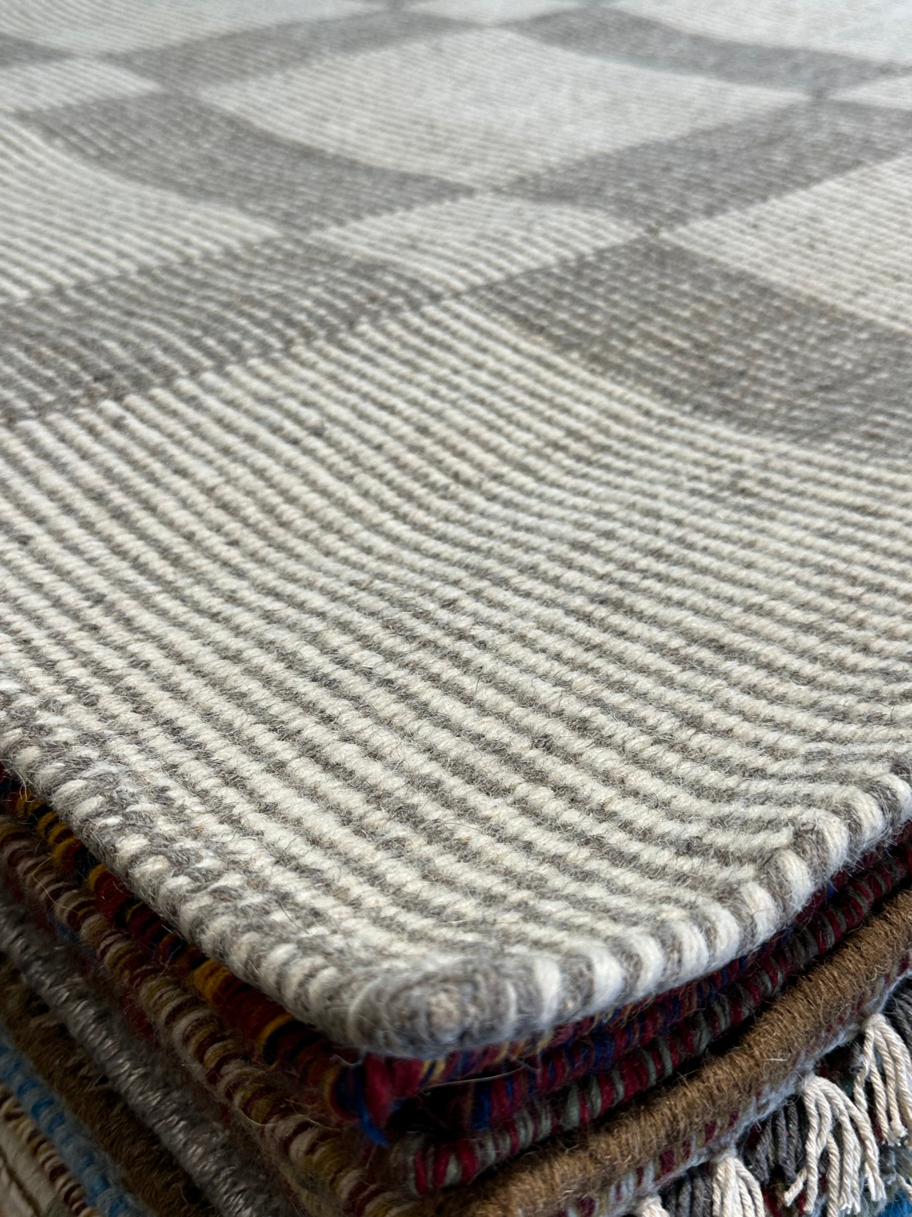 Sylvester 4x5.9 Hand-woven Durrie Rug (Multiple Colors)