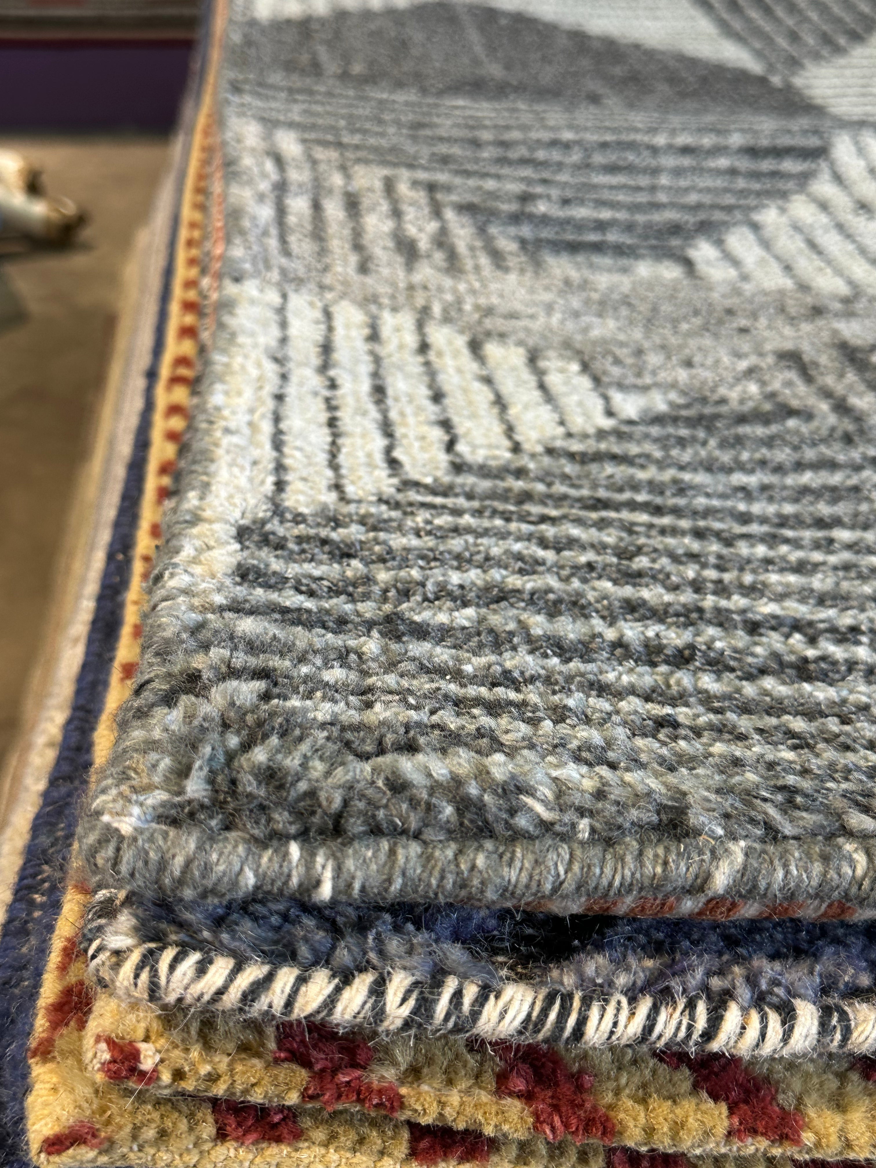 Tess 5.3x7.9 Grey & Silver Hand Knotted