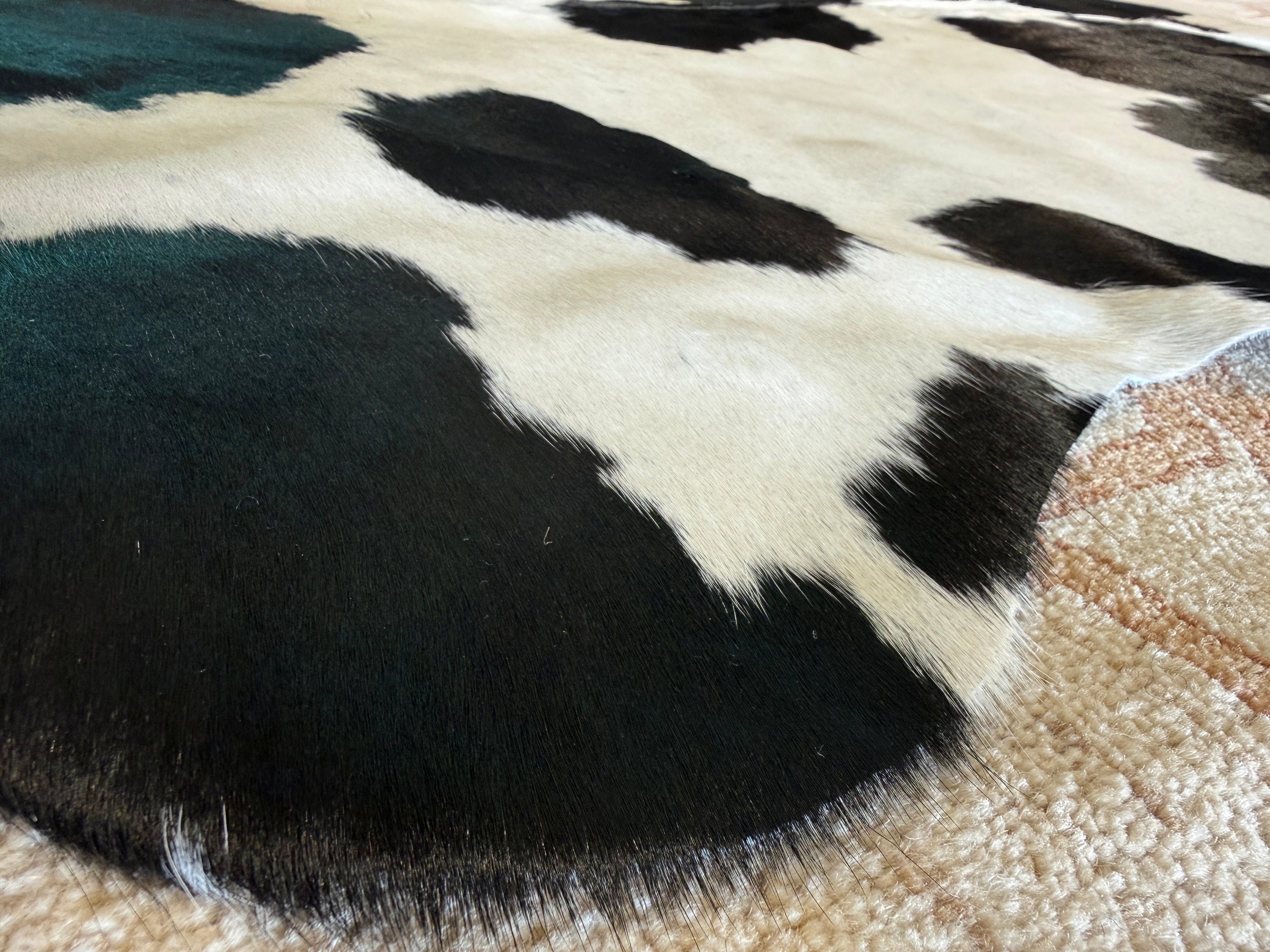 BL WH SP 6.3x7.4 Large Cowhide Rug