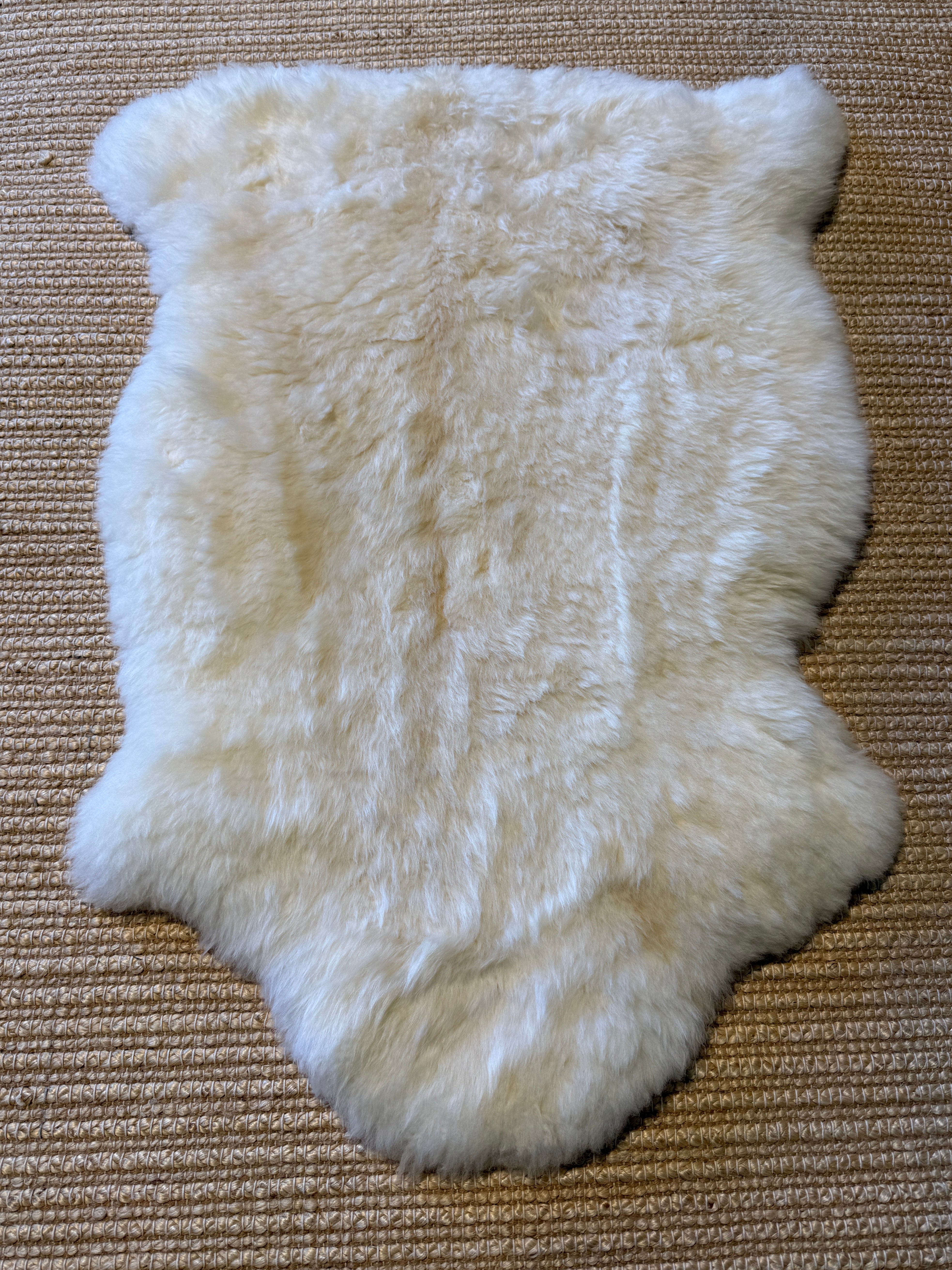 Single Pelt White Sheepskin Rug