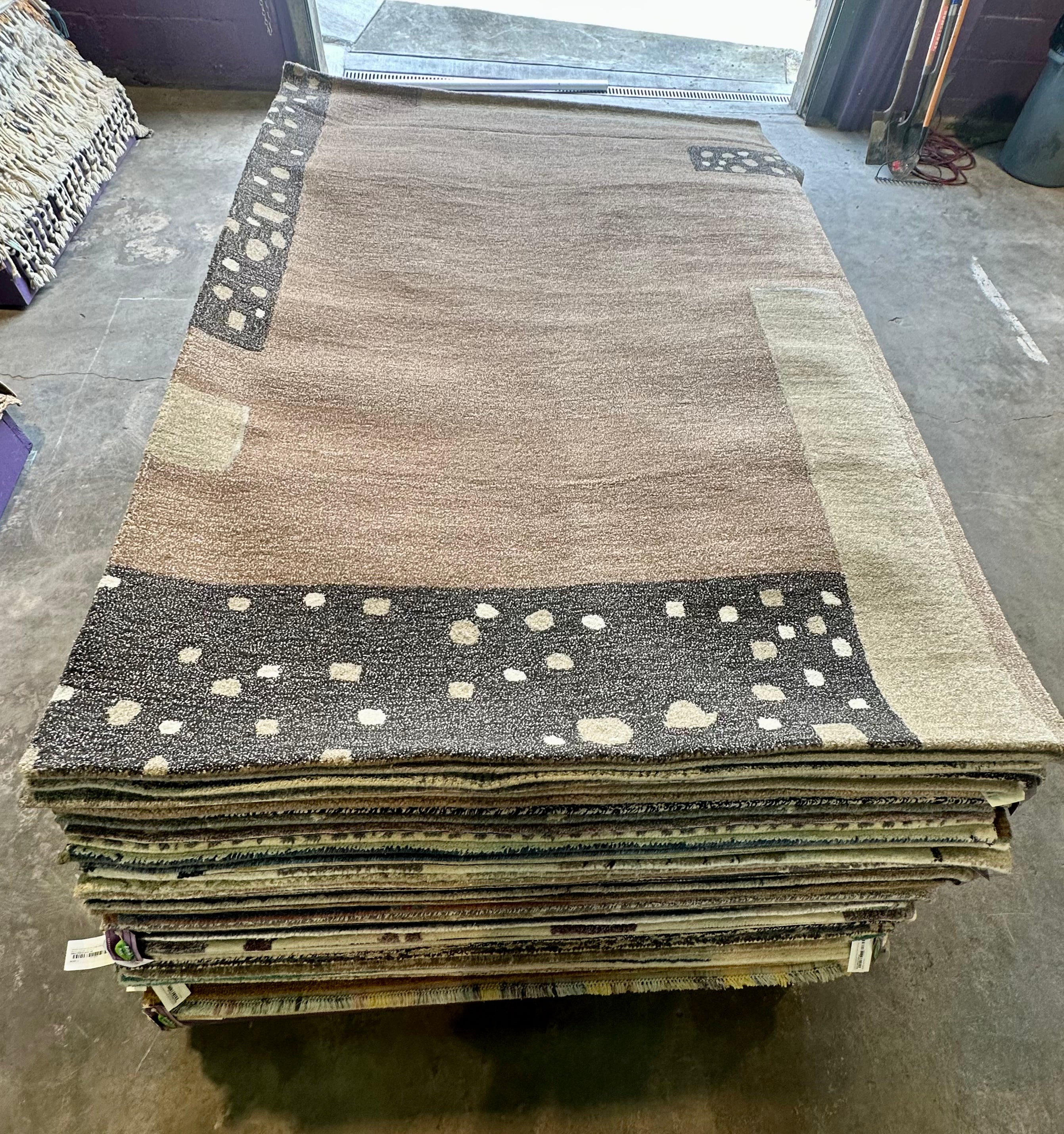 Vernel 5.3x7.6 Hand-Tufted Beige Modern