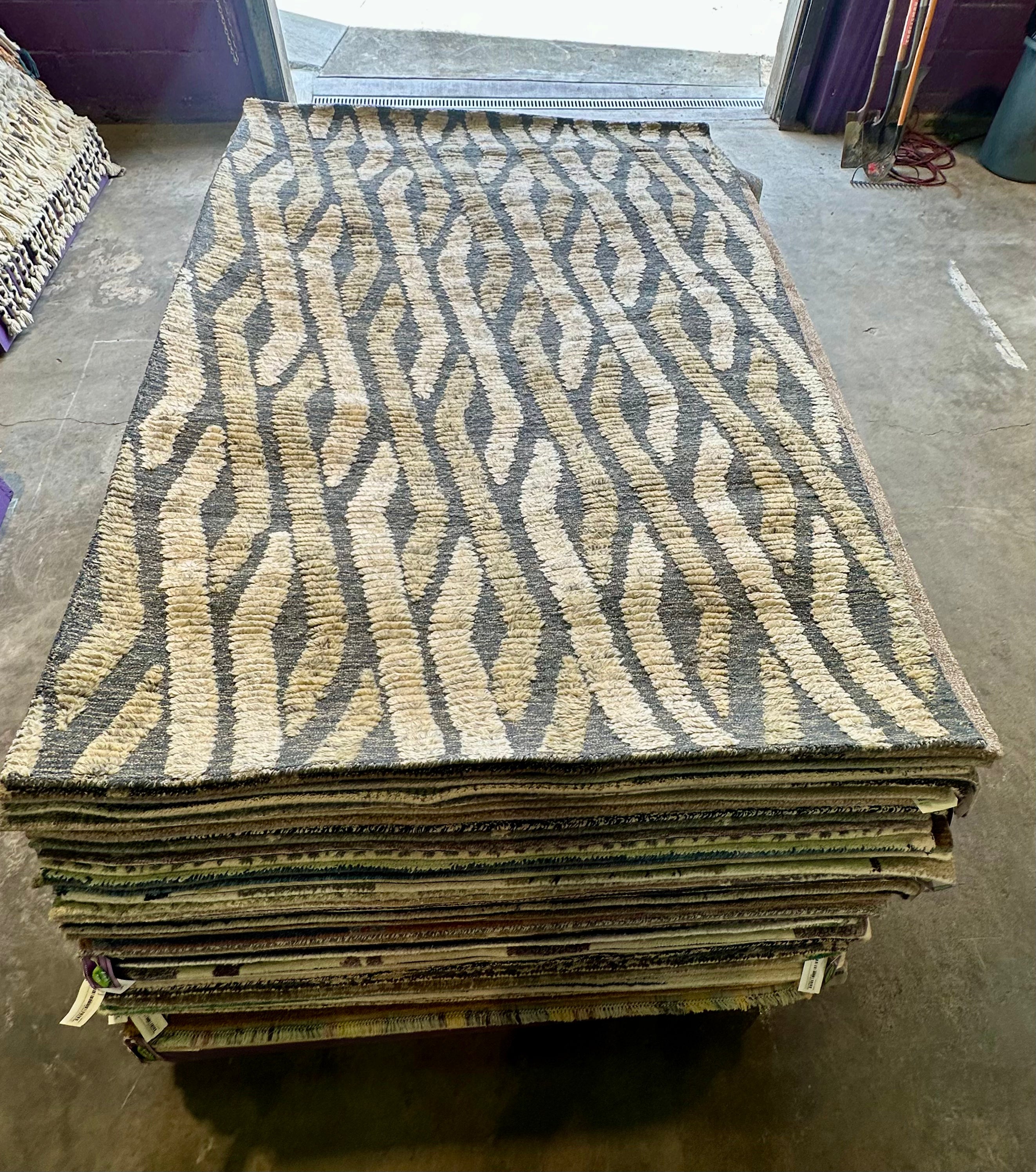 Anna Olsen 5x7.6 Grey Hand-Tufted Rug