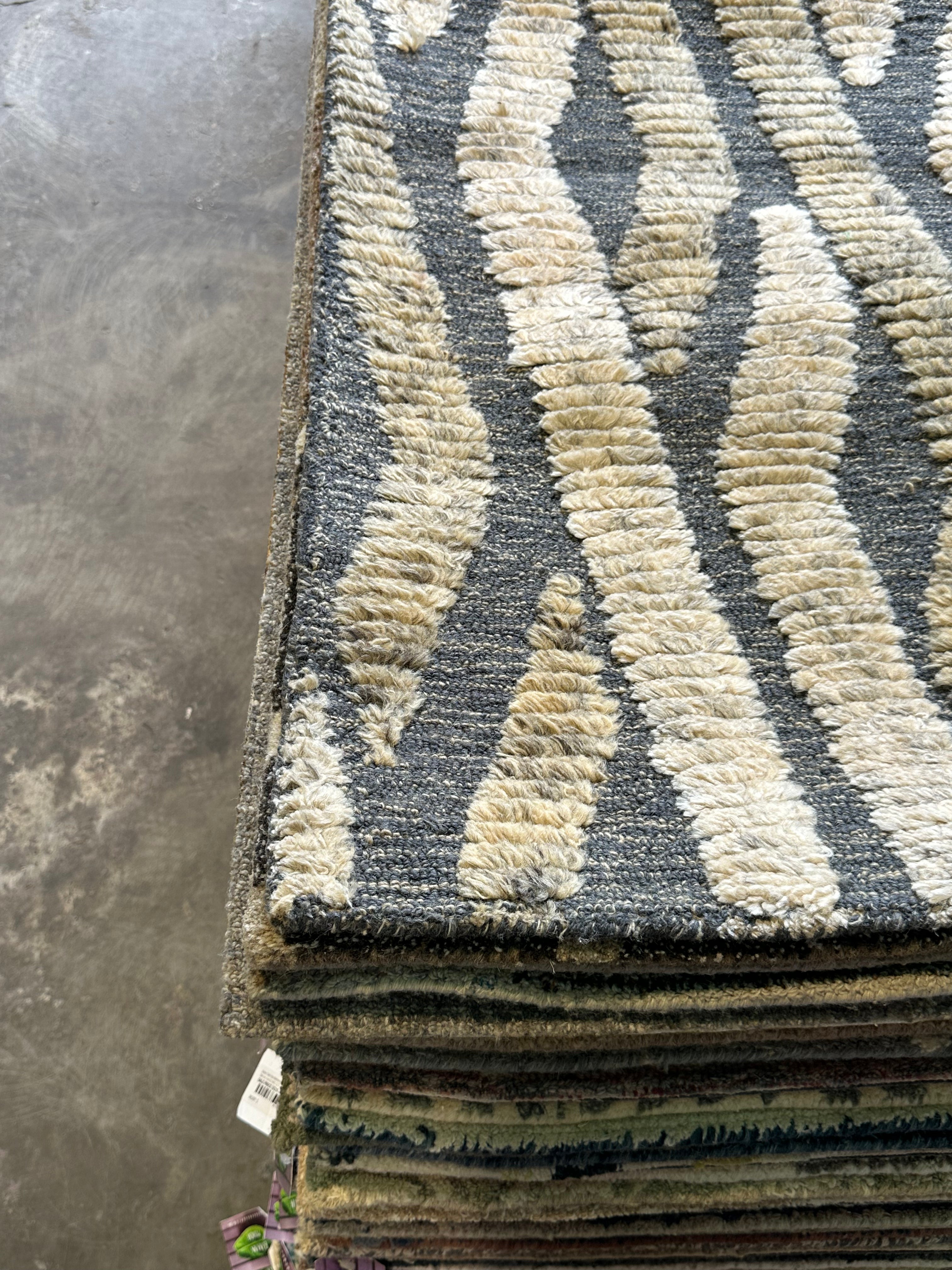 Anna Olsen 5x7.6 Grey Hand-Tufted Rug