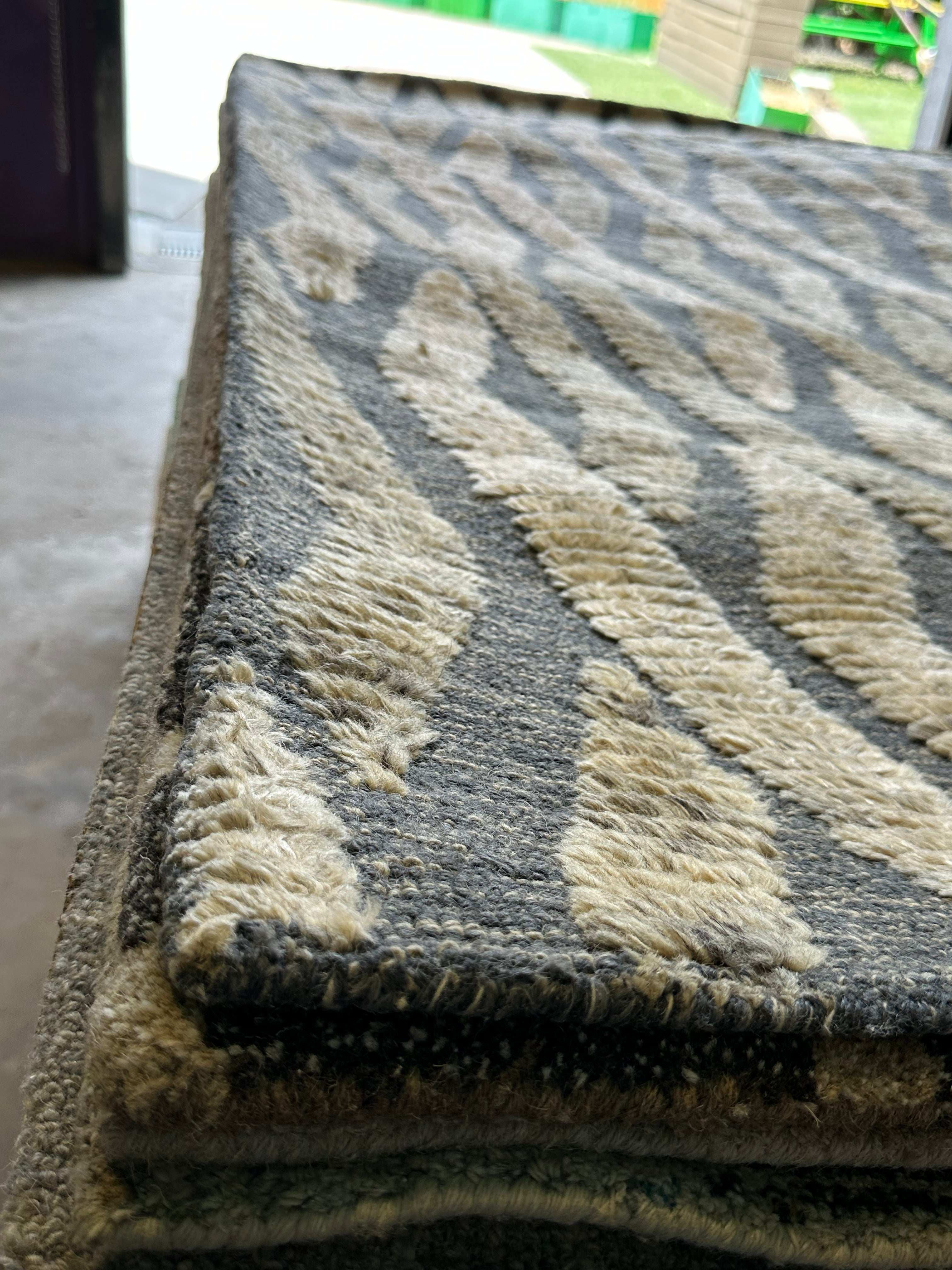 Anna Olsen 5x7.6 Grey Hand-Tufted Rug