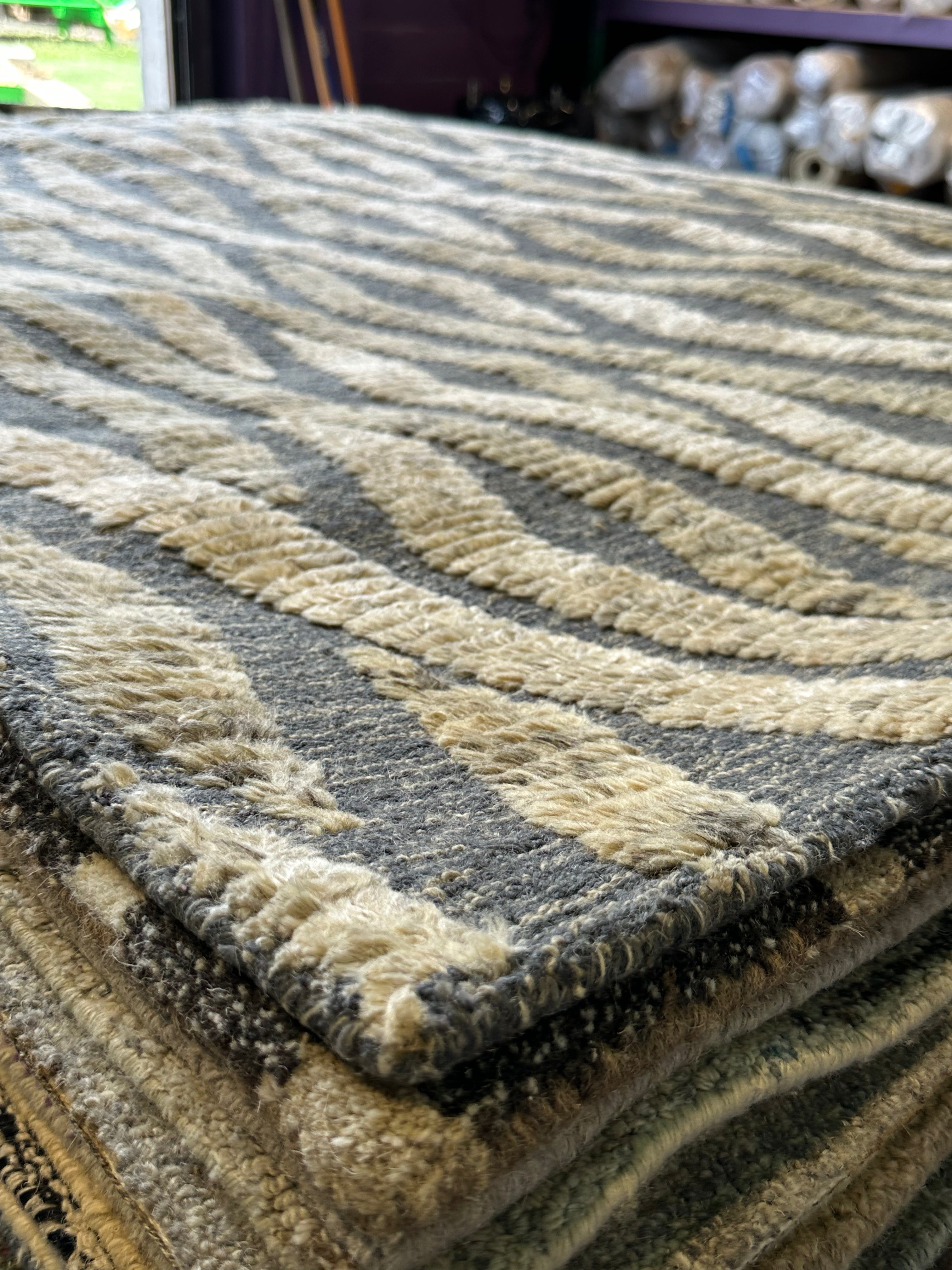 Anna Olsen 5x7.6 Grey Hand-Tufted Rug