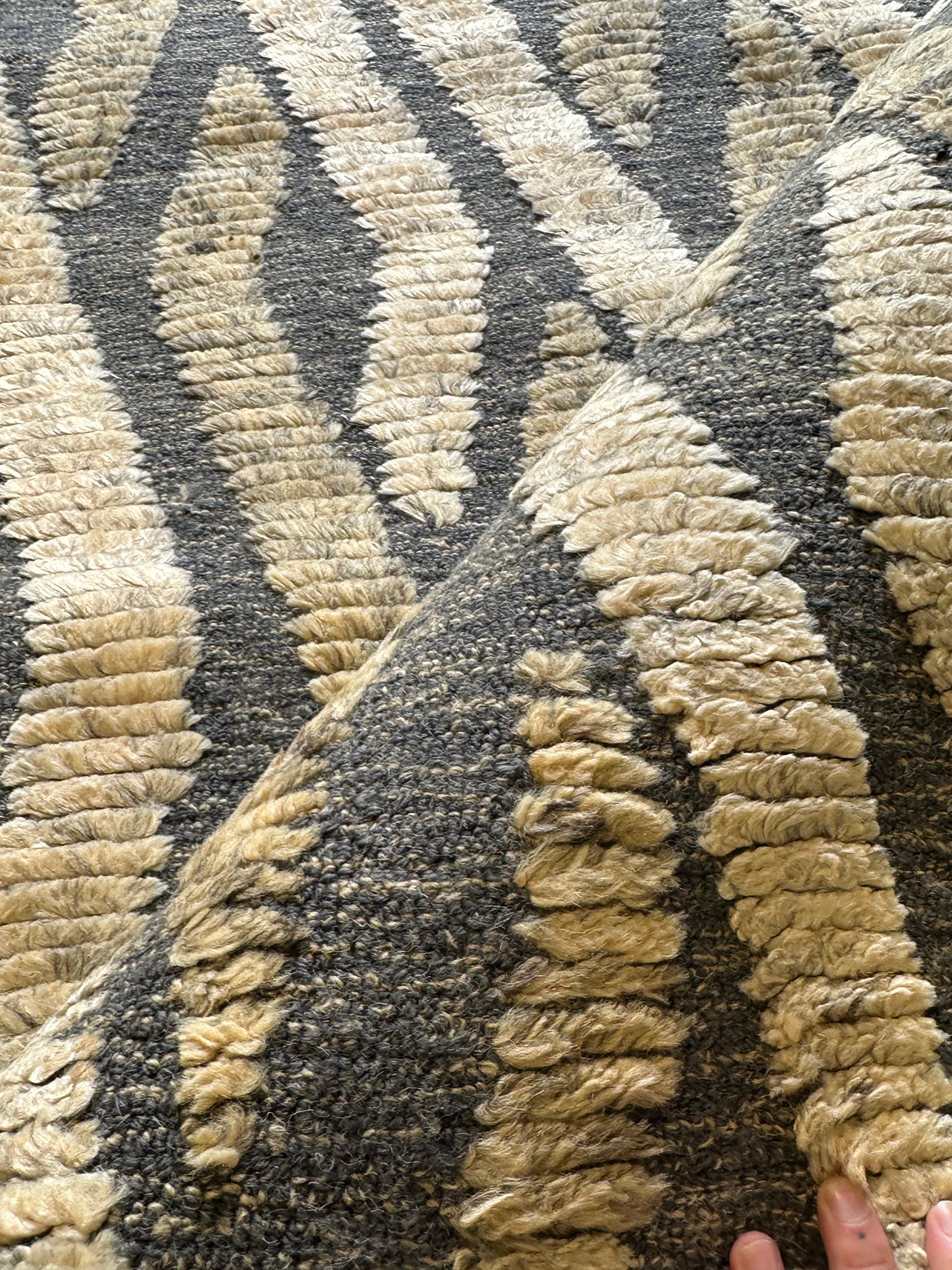 Anna Olsen 5x7.6 Grey Hand-Tufted Rug