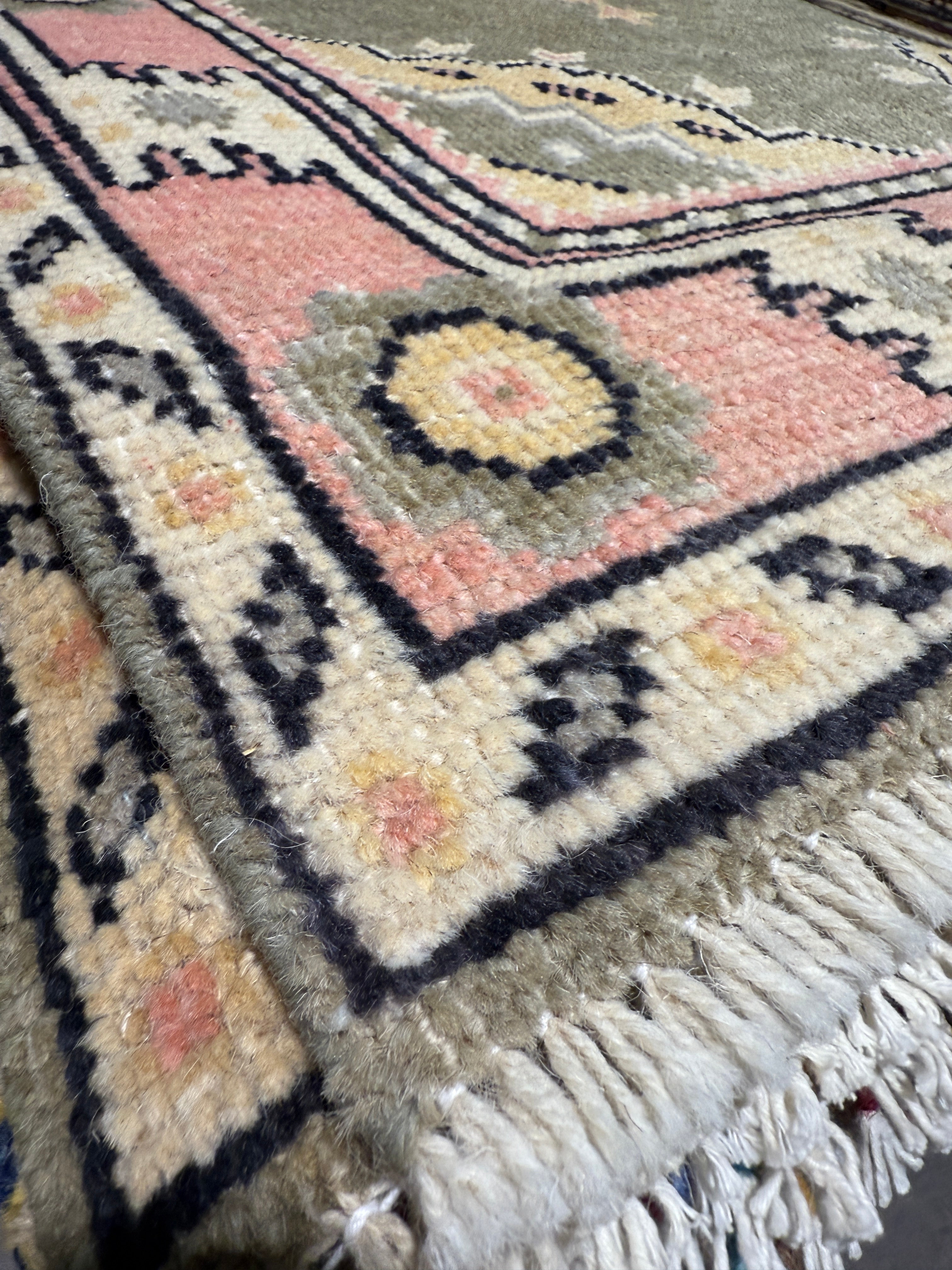Vanna Einerson 2.5x4.2 Pink Afghani Oushak