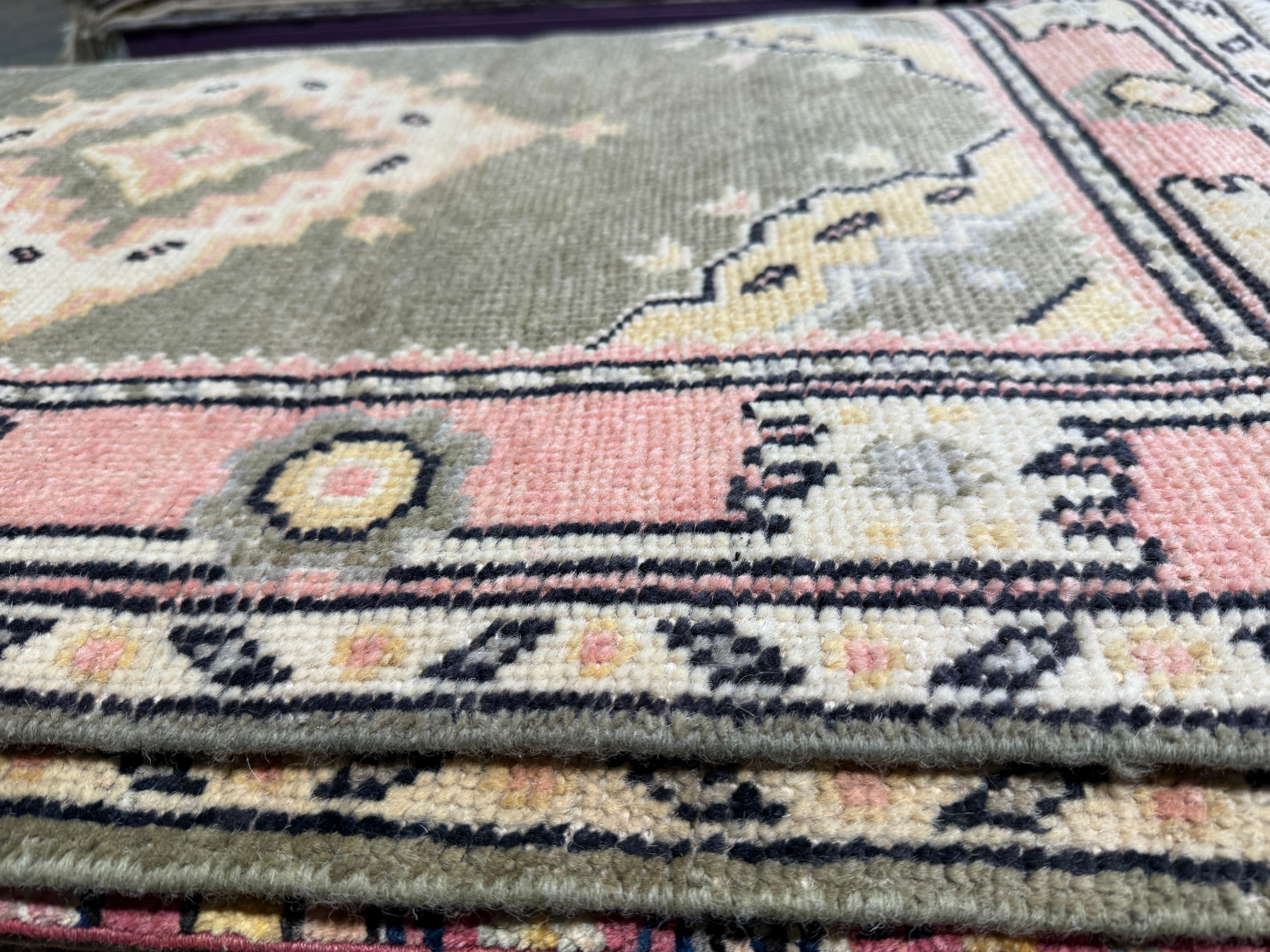 Vanna Einerson 2.5x4.2 Pink Afghani Oushak