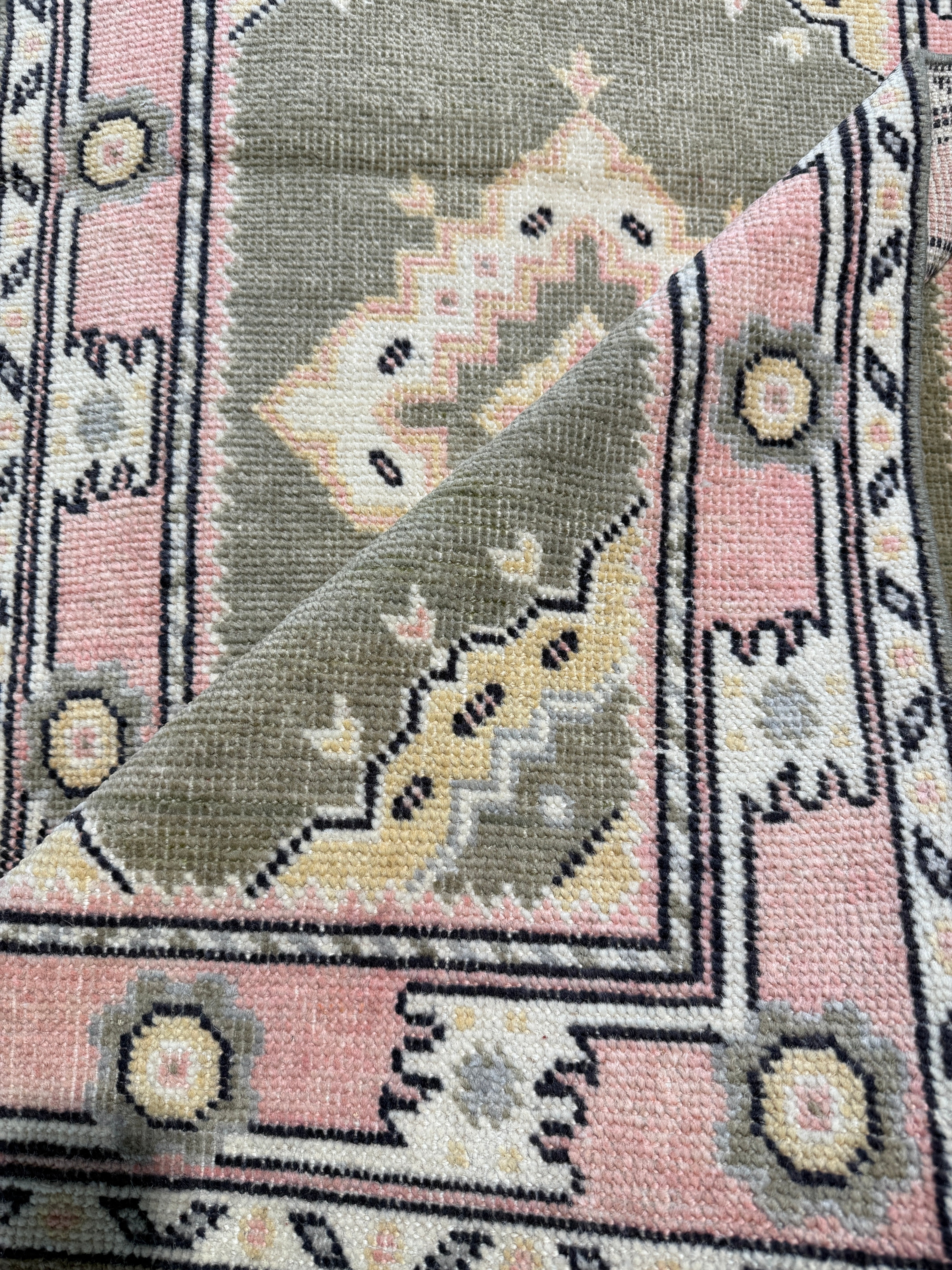 Vanna Einerson 2.5x4.2 Pink Afghani Oushak