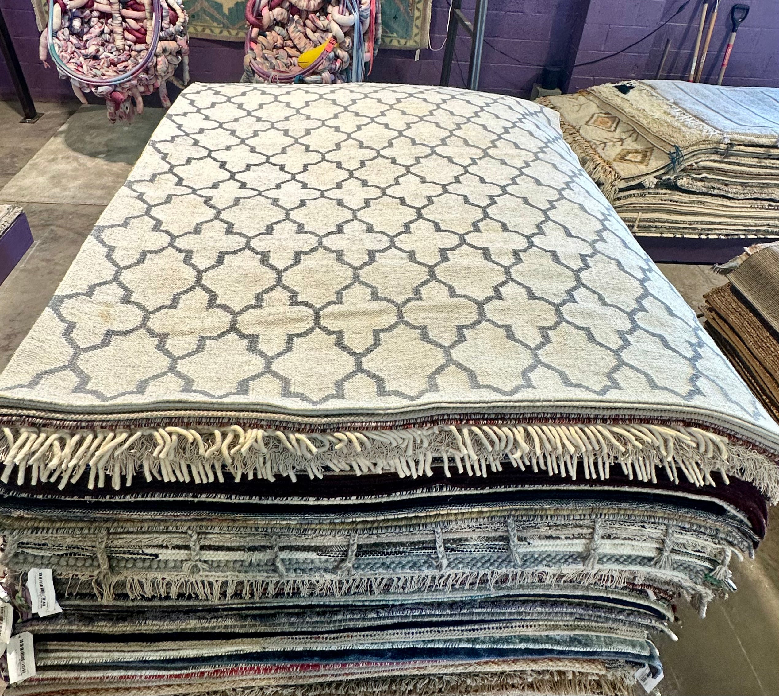 Tilly Thomas Ivory and Grey Handwoven Jali Rug (Multiple Sizes) CLEARANCE
