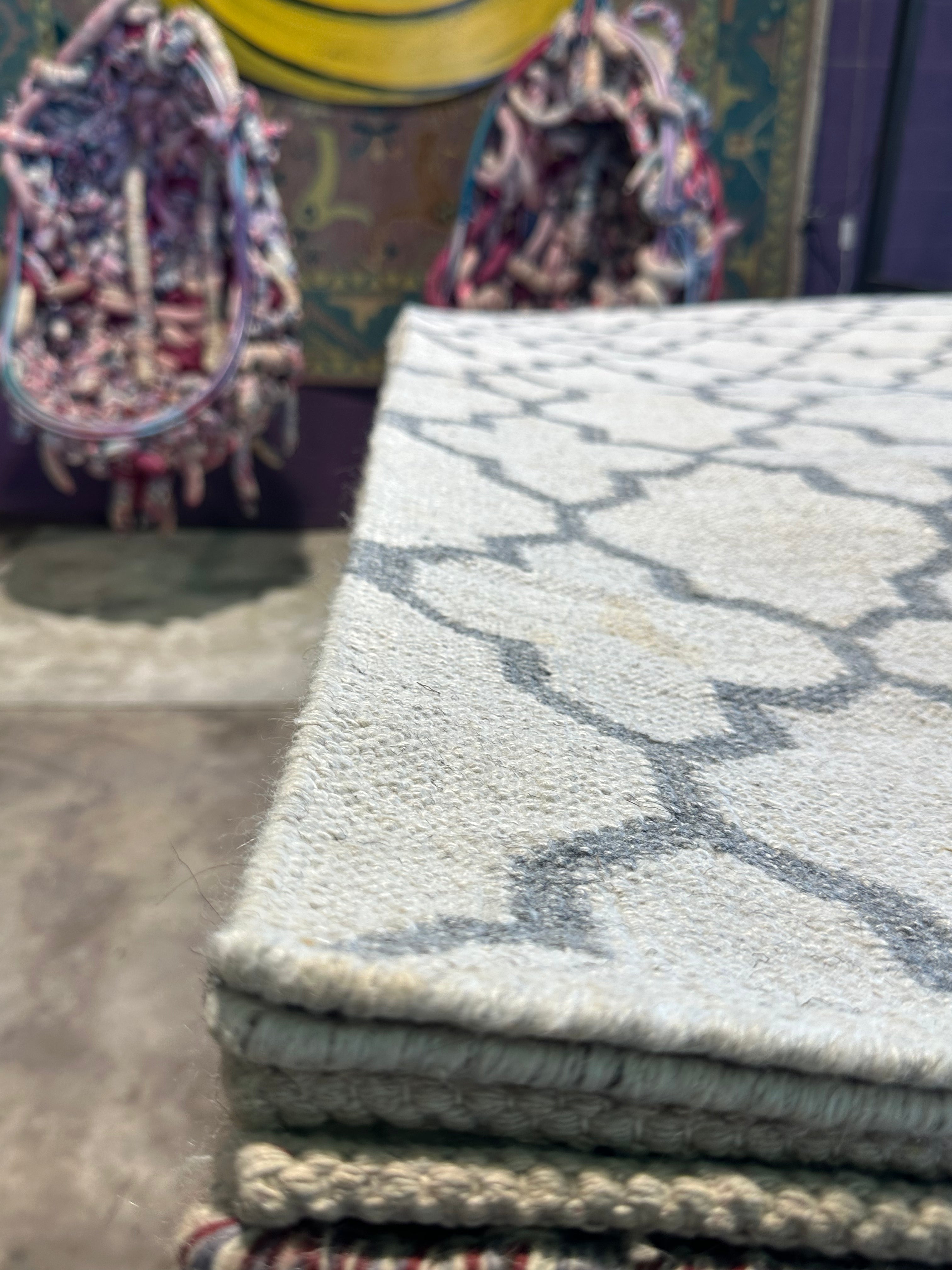Tilly Thomas Ivory and Grey Handwoven Jali Rug (Multiple Sizes) CLEARANCE