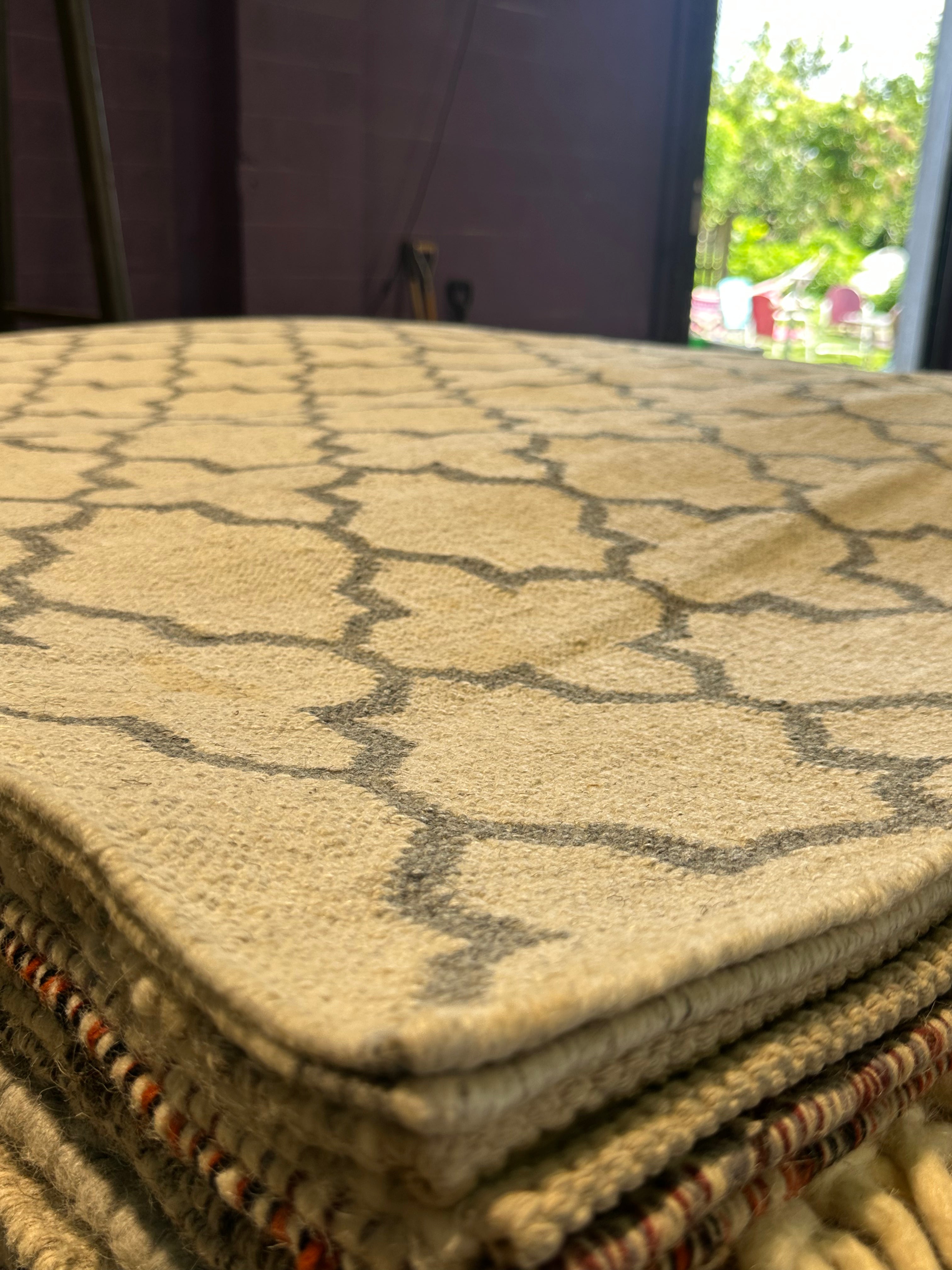 Tilly Thomas Ivory and Grey Handwoven Jali Rug (Multiple Sizes) CLEARANCE