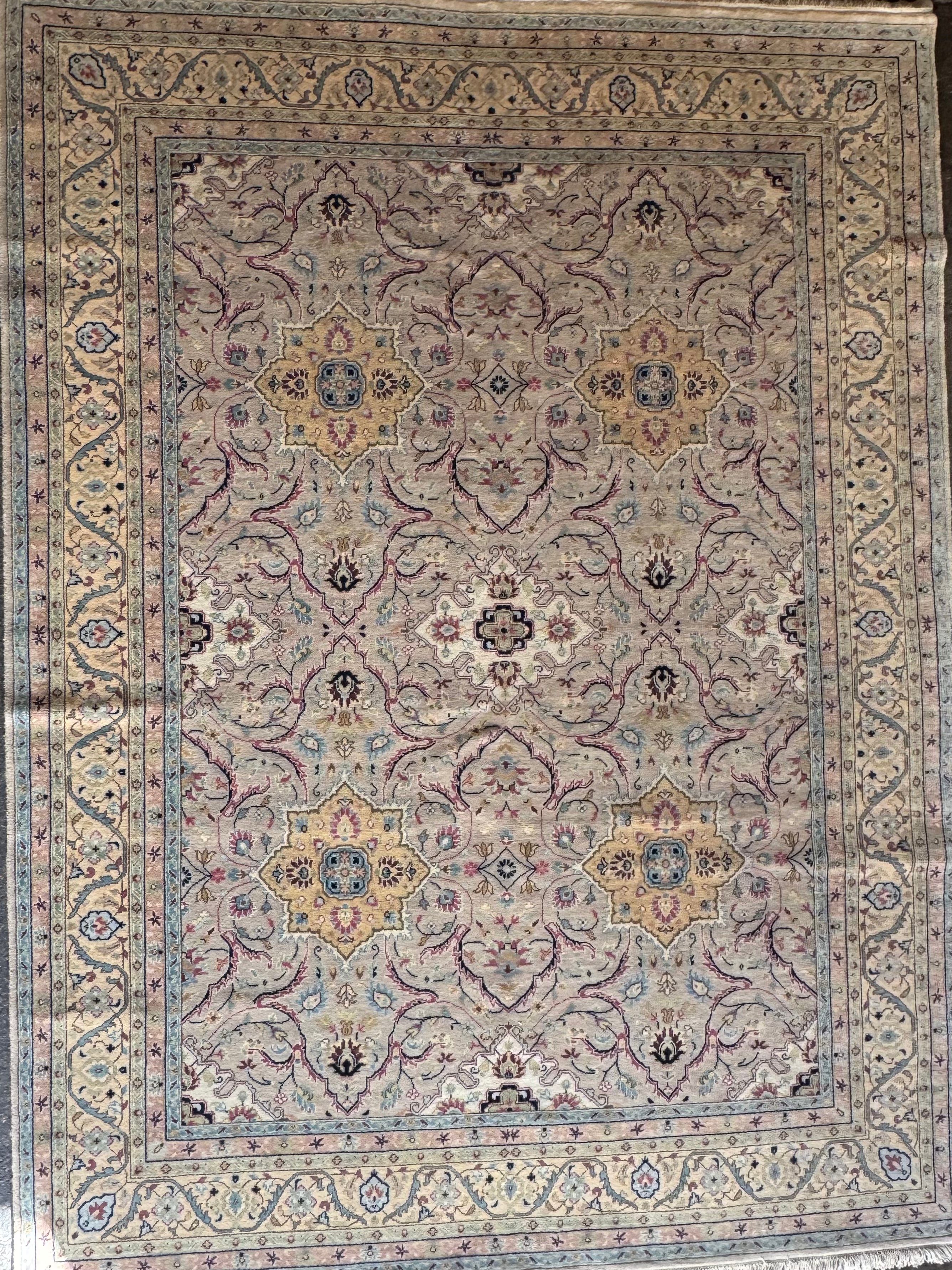 Allyson M 7x9 Silver Hand-Knotted Allover Rug