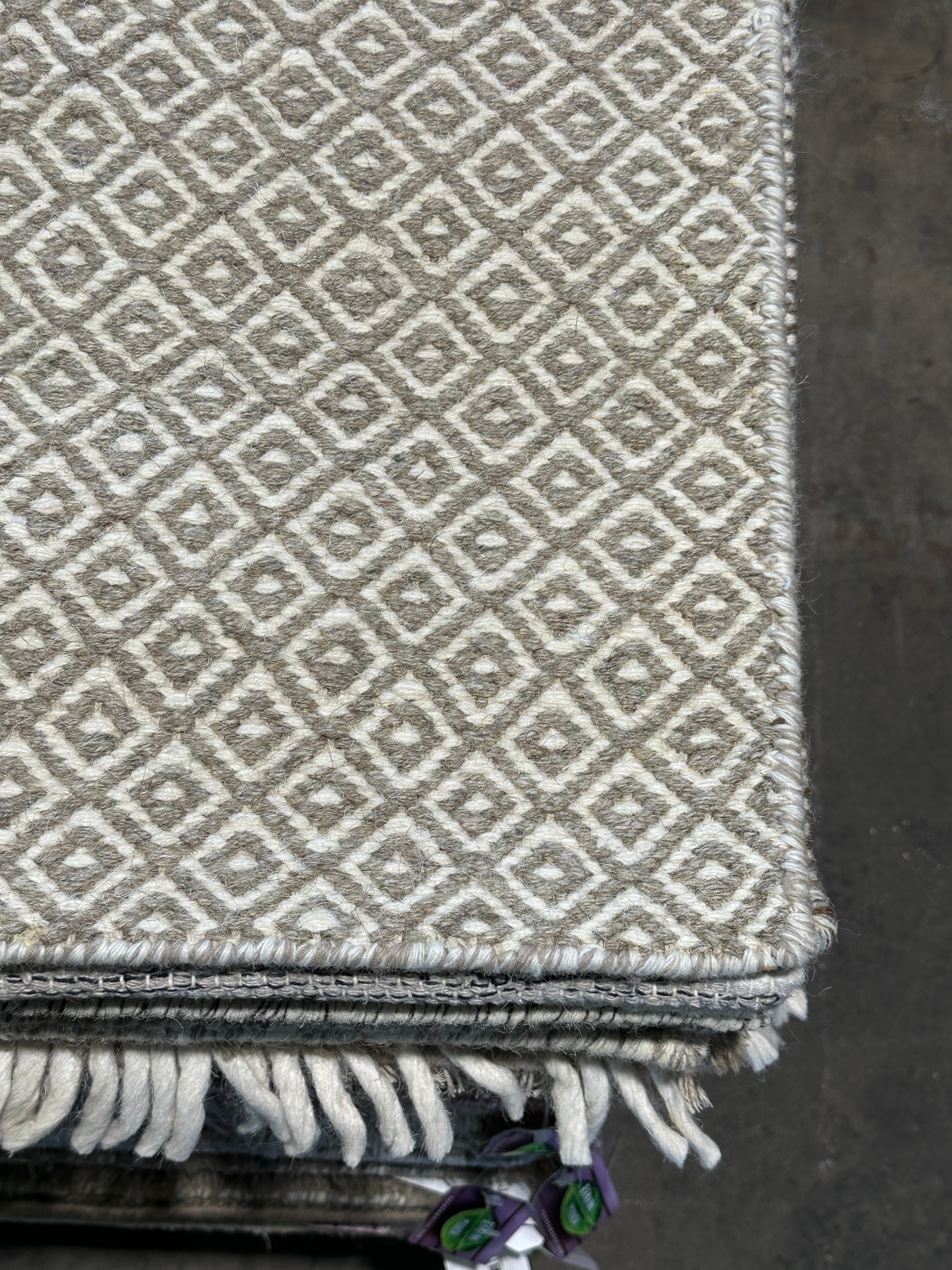 Dakota Paradise 6.6x9.3 Grey Handwoven Modern Rug