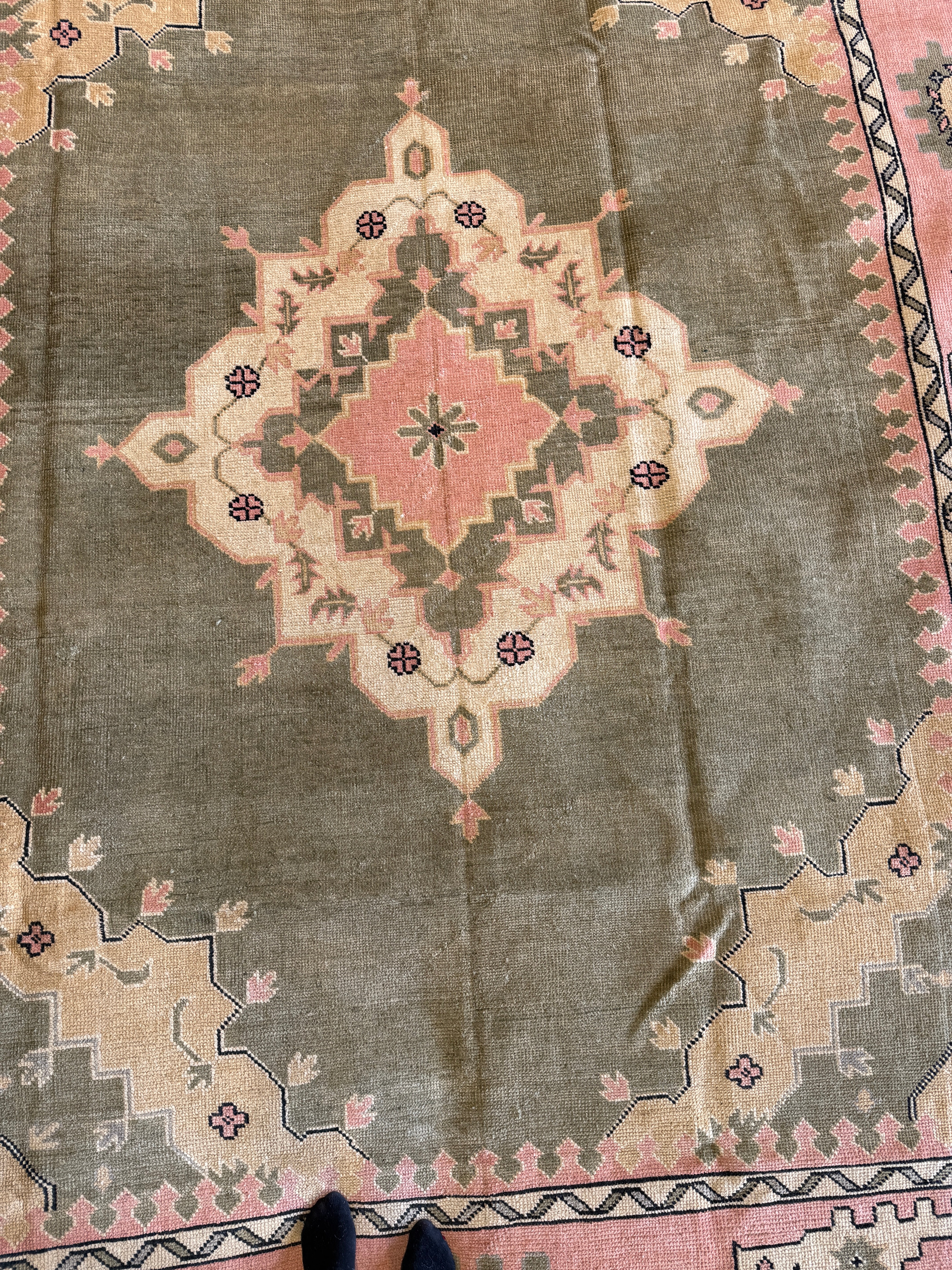 Andreina Santos 8.10x12.2 Pink Afghani Oushak